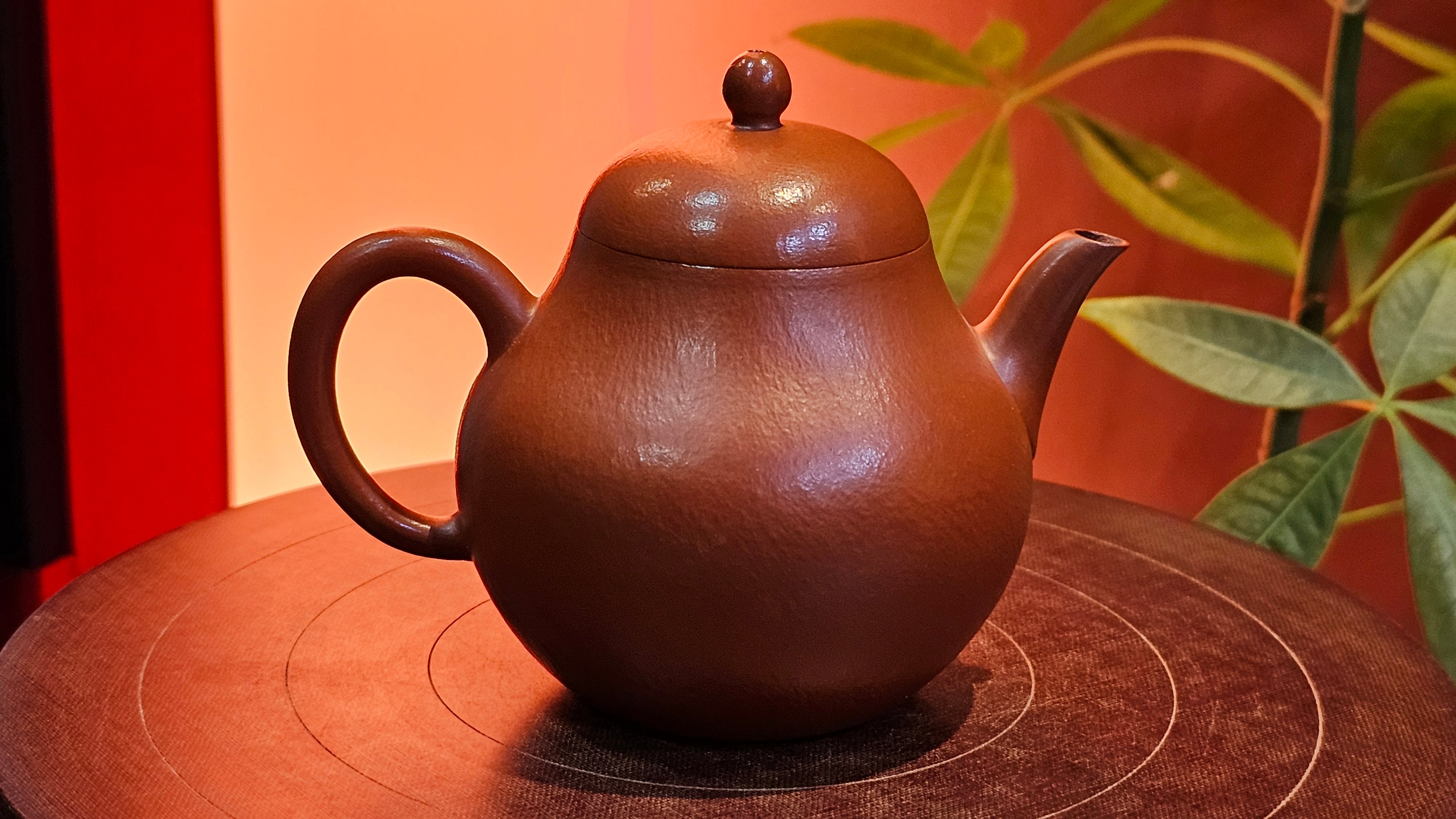 Qiu Shui 秋水 ~ "Autumn Waters" , 126.1ml, Xiao Mei Yao Zhu Ni 小煤窑朱泥,  by our Collaborative Senior Craftsman Wang Hui 王慧。