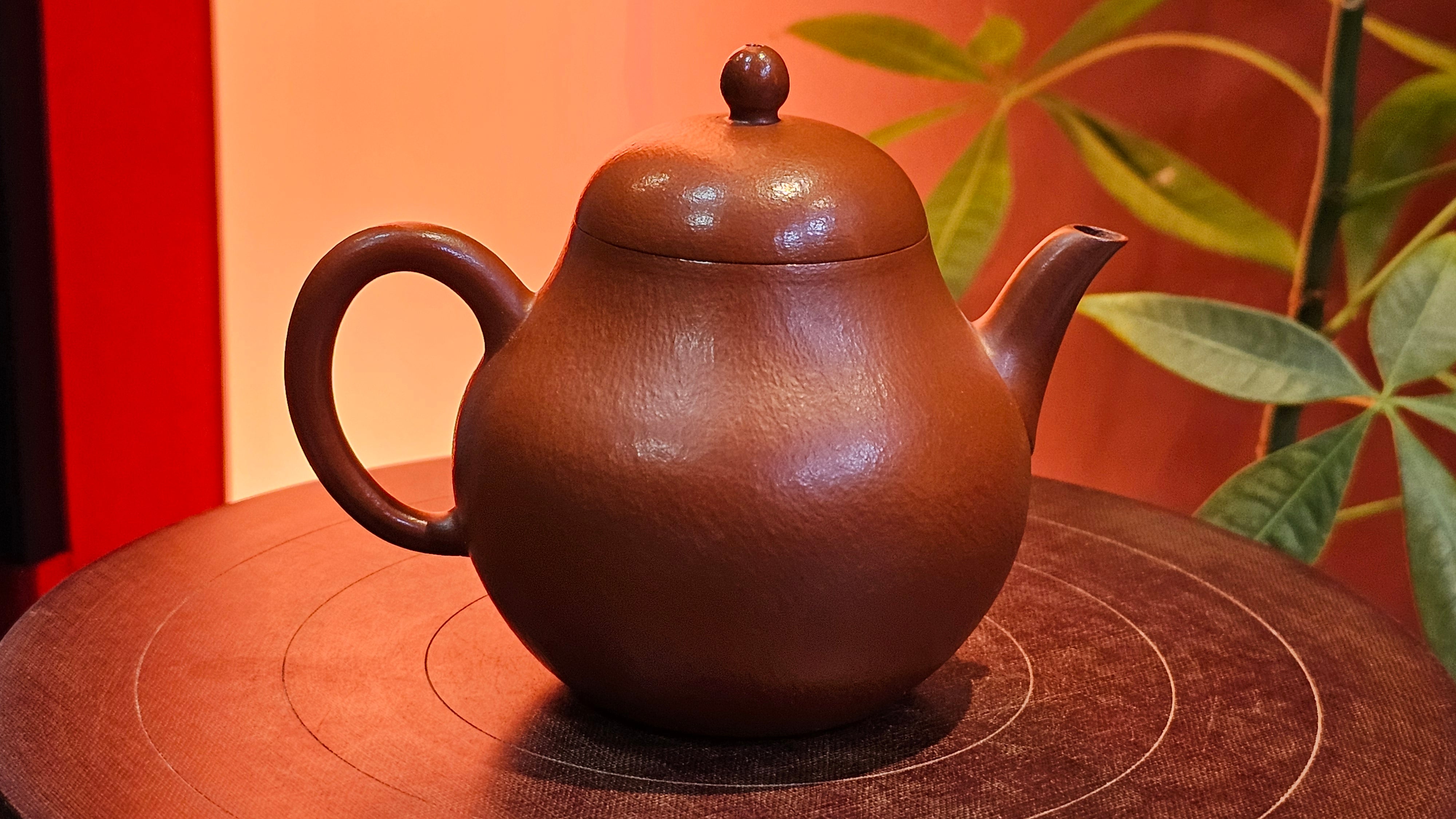 Qiu Shui 秋水 ~ "Autumn Waters" , 126.1ml, Xiao Mei Yao Zhu Ni 小煤窑朱泥,  by our Collaborative Senior Craftsman Wang Hui 王慧。