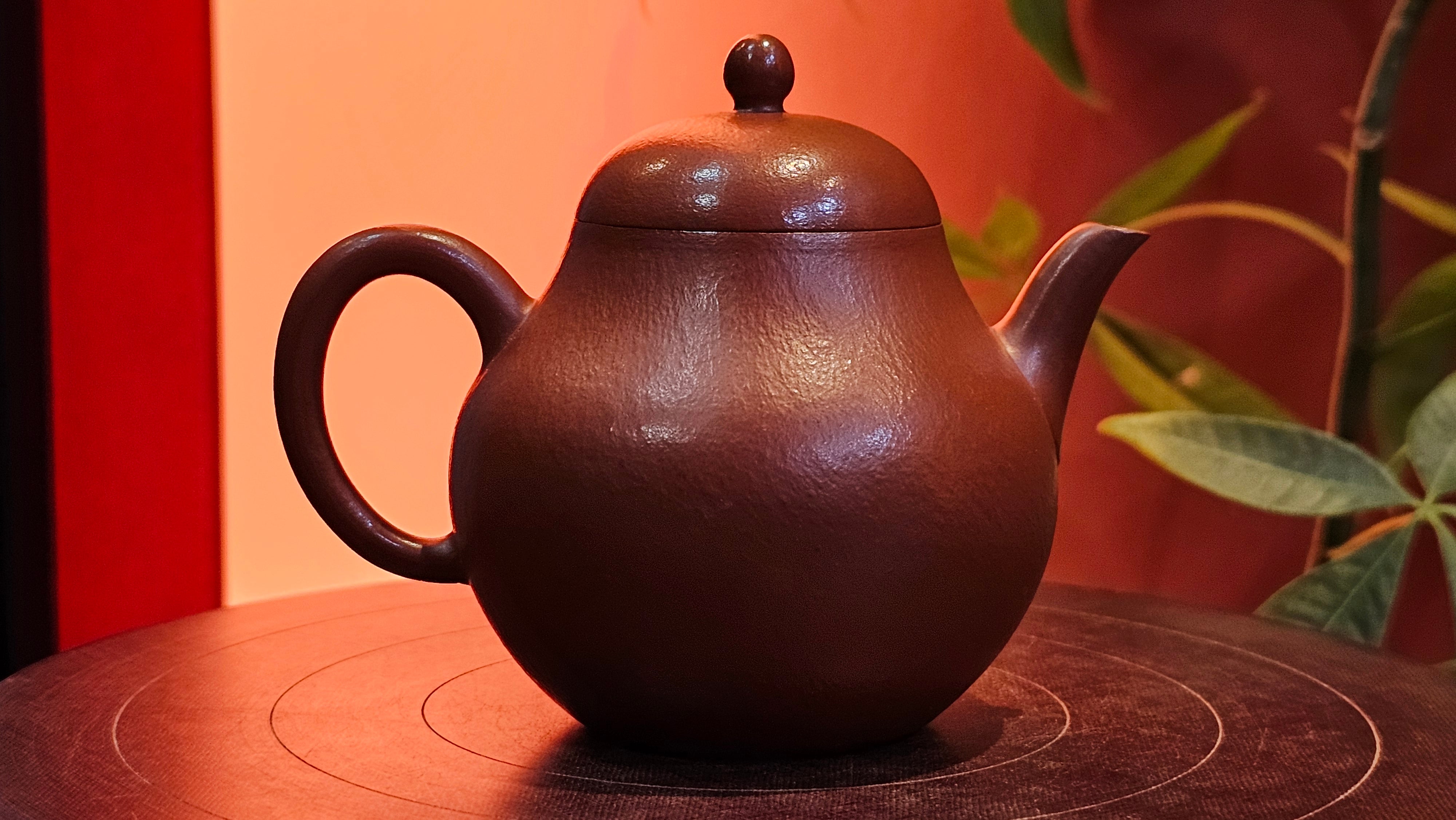 Qiu Shui 秋水 ~ "Autumn Waters" , 126.1ml, Xiao Mei Yao Zhu Ni 小煤窑朱泥,  by our Collaborative Senior Craftsman Wang Hui 王慧。