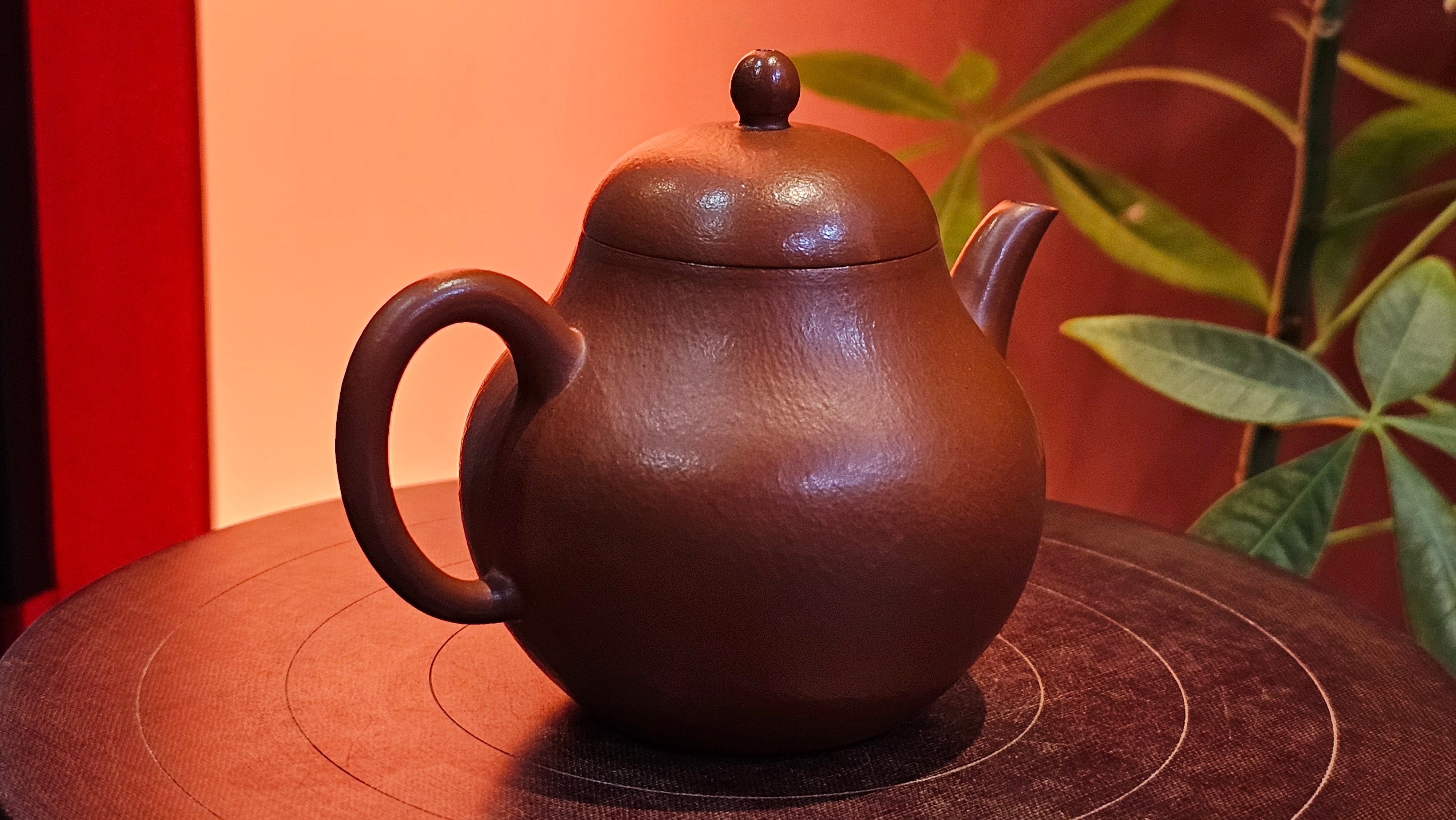 Qiu Shui 秋水 ~ "Autumn Waters" , 126.1ml, Xiao Mei Yao Zhu Ni 小煤窑朱泥,  by our Collaborative Senior Craftsman Wang Hui 王慧。