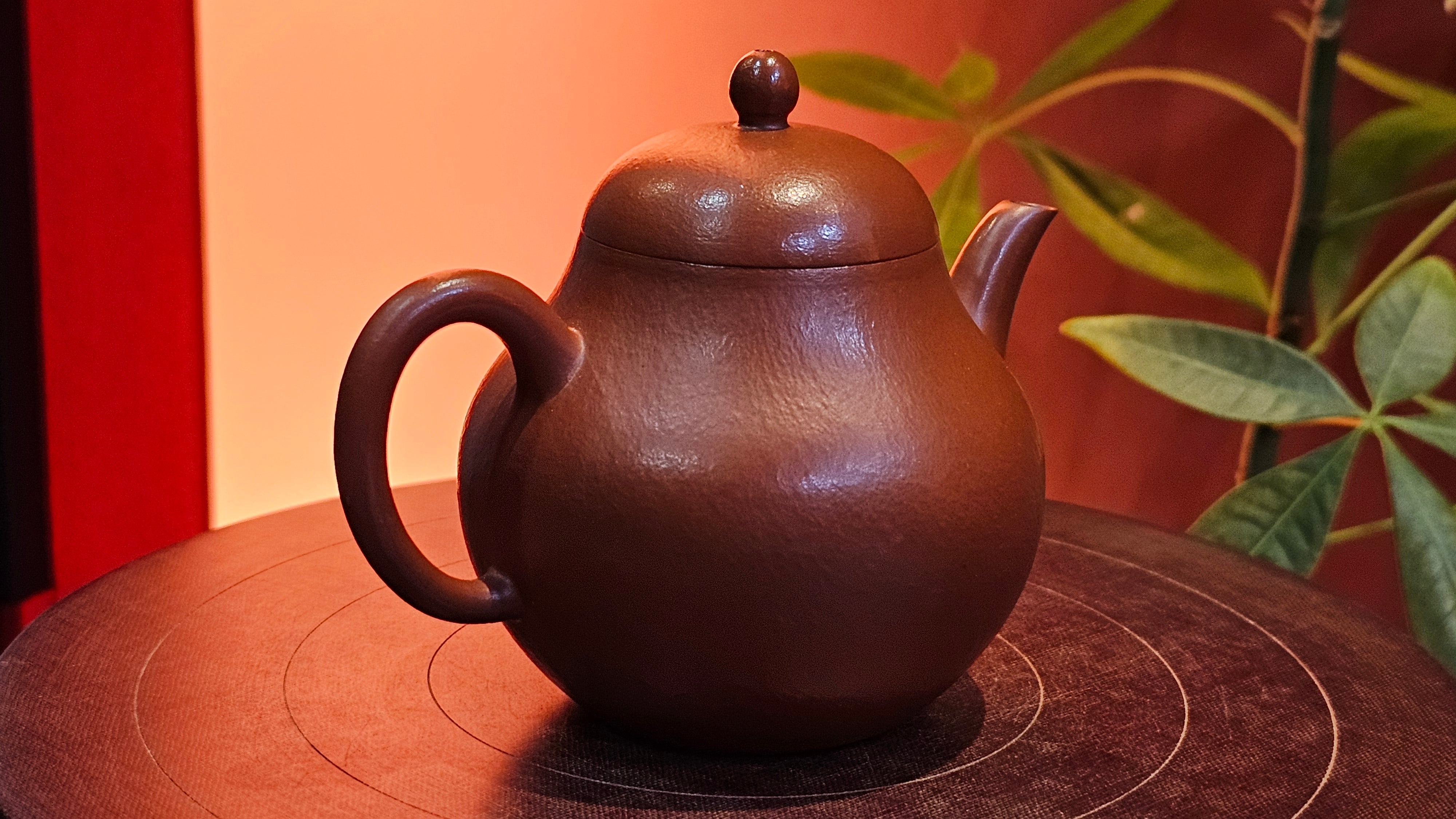 Qiu Shui 秋水 ~ "Autumn Waters" , 126.1ml, Xiao Mei Yao Zhu Ni 小煤窑朱泥,  by our Collaborative Senior Craftsman Wang Hui 王慧。