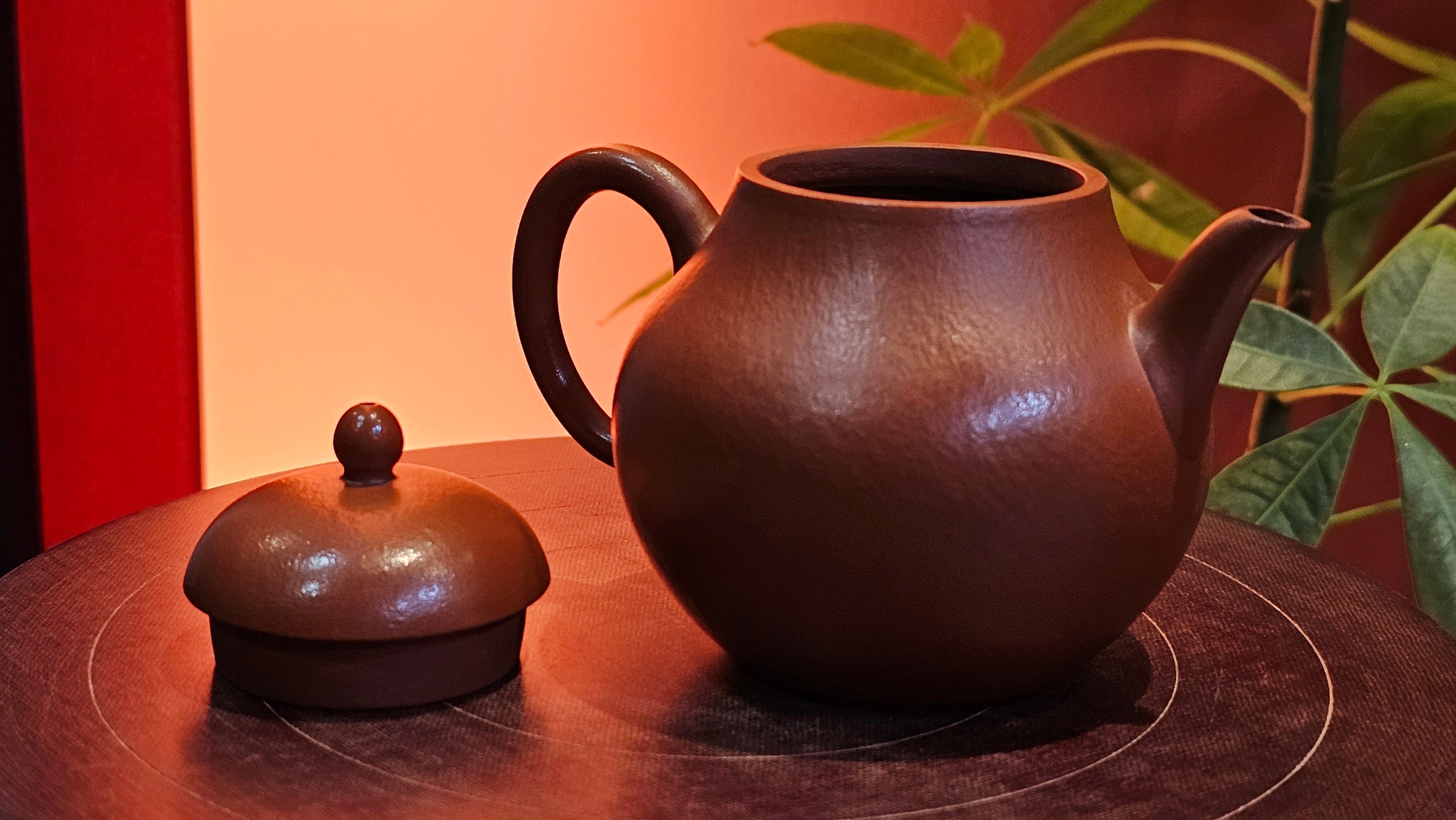 Qiu Shui 秋水 ~ "Autumn Waters" , 126.1ml, Xiao Mei Yao Zhu Ni 小煤窑朱泥,  by our Collaborative Senior Craftsman Wang Hui 王慧。