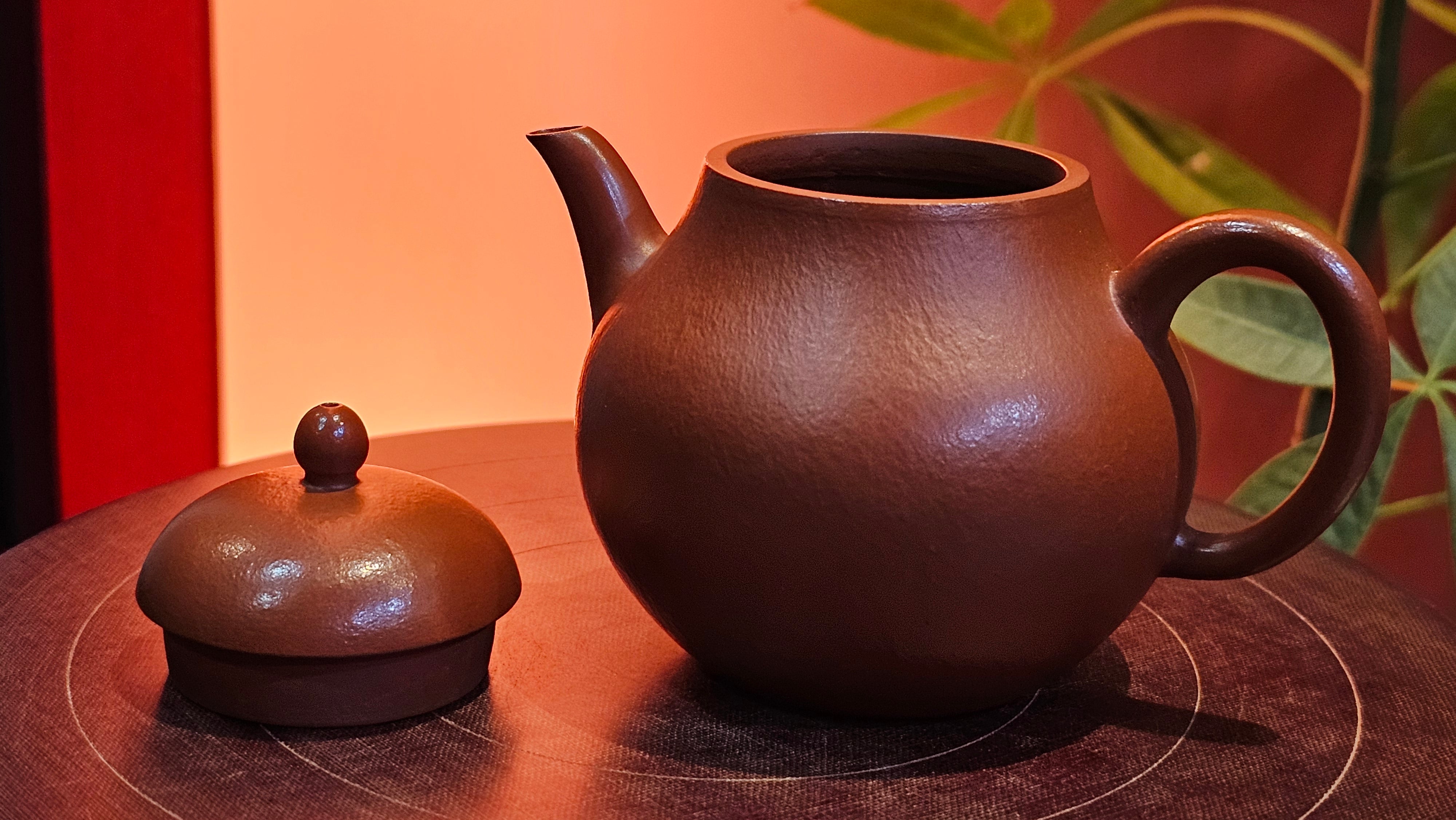 Qiu Shui 秋水 ~ "Autumn Waters" , 126.1ml, Xiao Mei Yao Zhu Ni 小煤窑朱泥,  by our Collaborative Senior Craftsman Wang Hui 王慧。