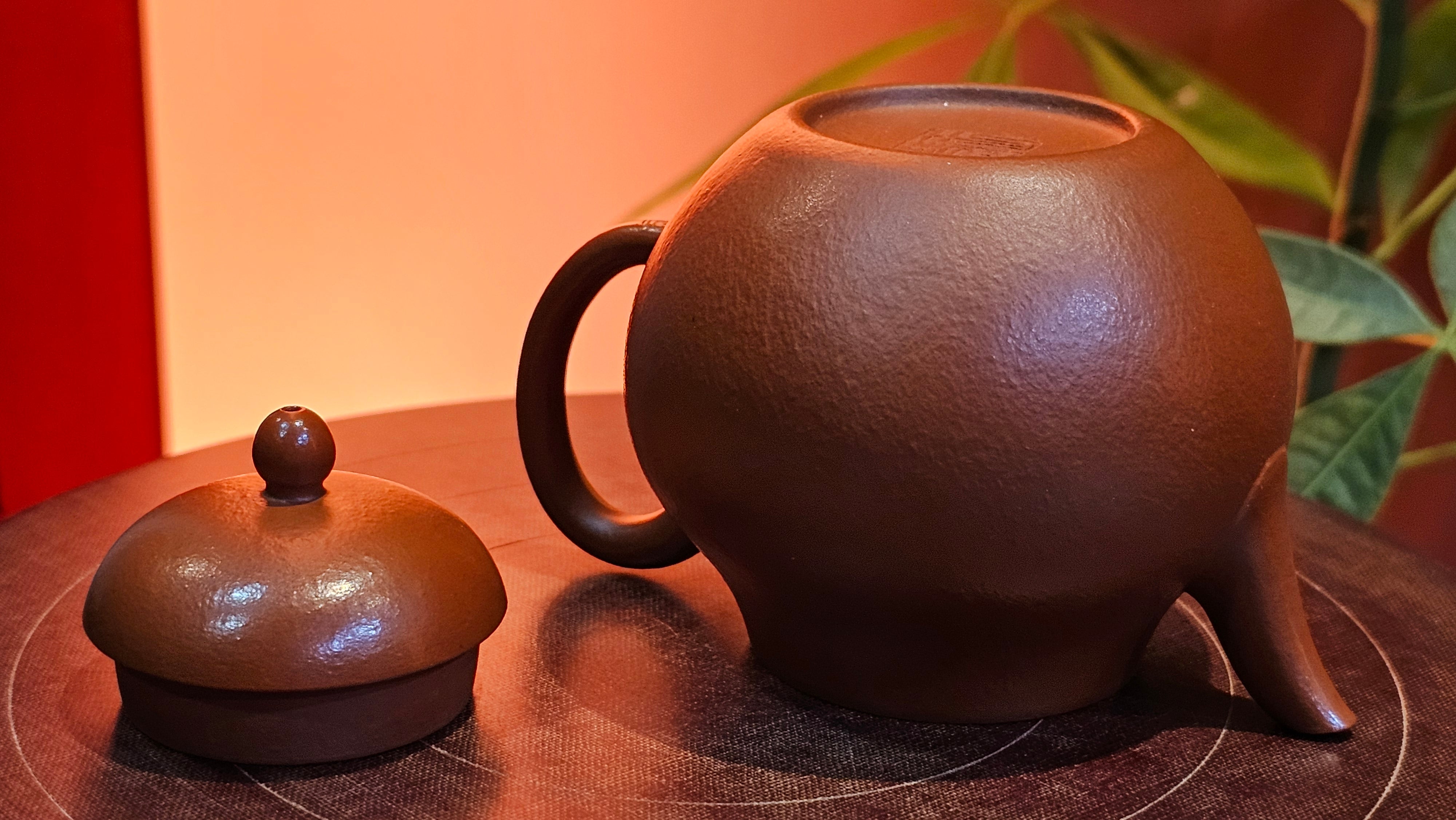 Qiu Shui 秋水 ~ "Autumn Waters" , 126.1ml, Xiao Mei Yao Zhu Ni 小煤窑朱泥,  by our Collaborative Senior Craftsman Wang Hui 王慧。