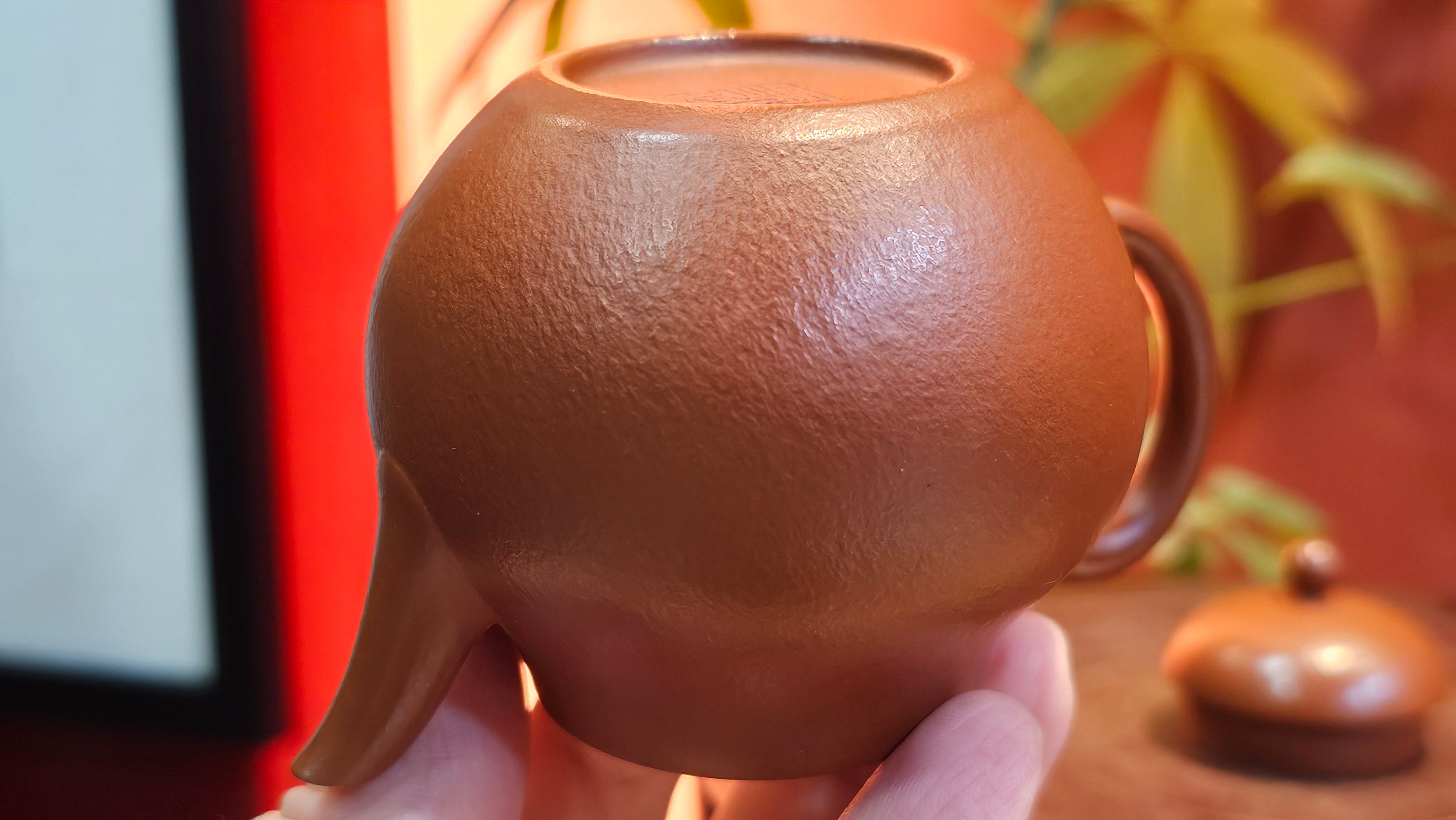 Qiu Shui 秋水 ~ "Autumn Waters" , 126.1ml, Xiao Mei Yao Zhu Ni 小煤窑朱泥,  by our Collaborative Senior Craftsman Wang Hui 王慧。