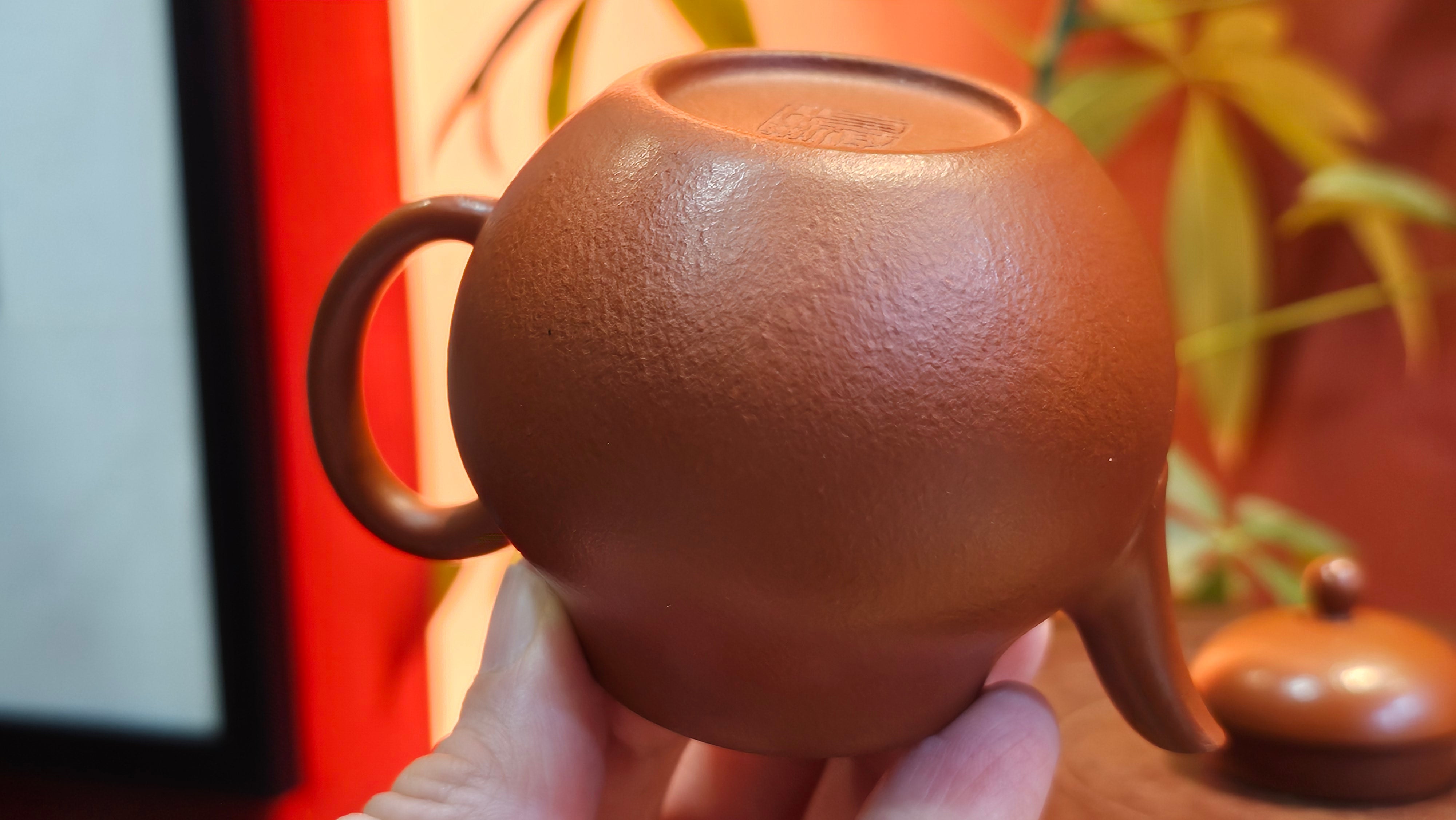 Qiu Shui 秋水 ~ "Autumn Waters" , 126.1ml, Xiao Mei Yao Zhu Ni 小煤窑朱泥,  by our Collaborative Senior Craftsman Wang Hui 王慧。