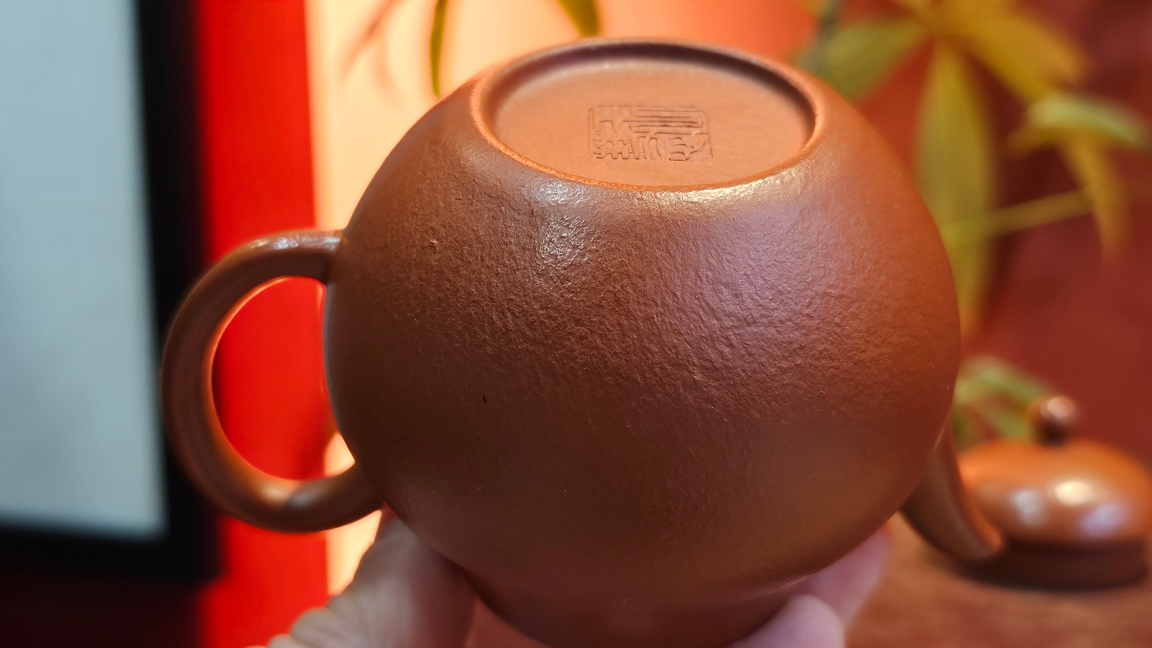 Qiu Shui 秋水 ~ "Autumn Waters" , 126.1ml, Xiao Mei Yao Zhu Ni 小煤窑朱泥,  by our Collaborative Senior Craftsman Wang Hui 王慧。