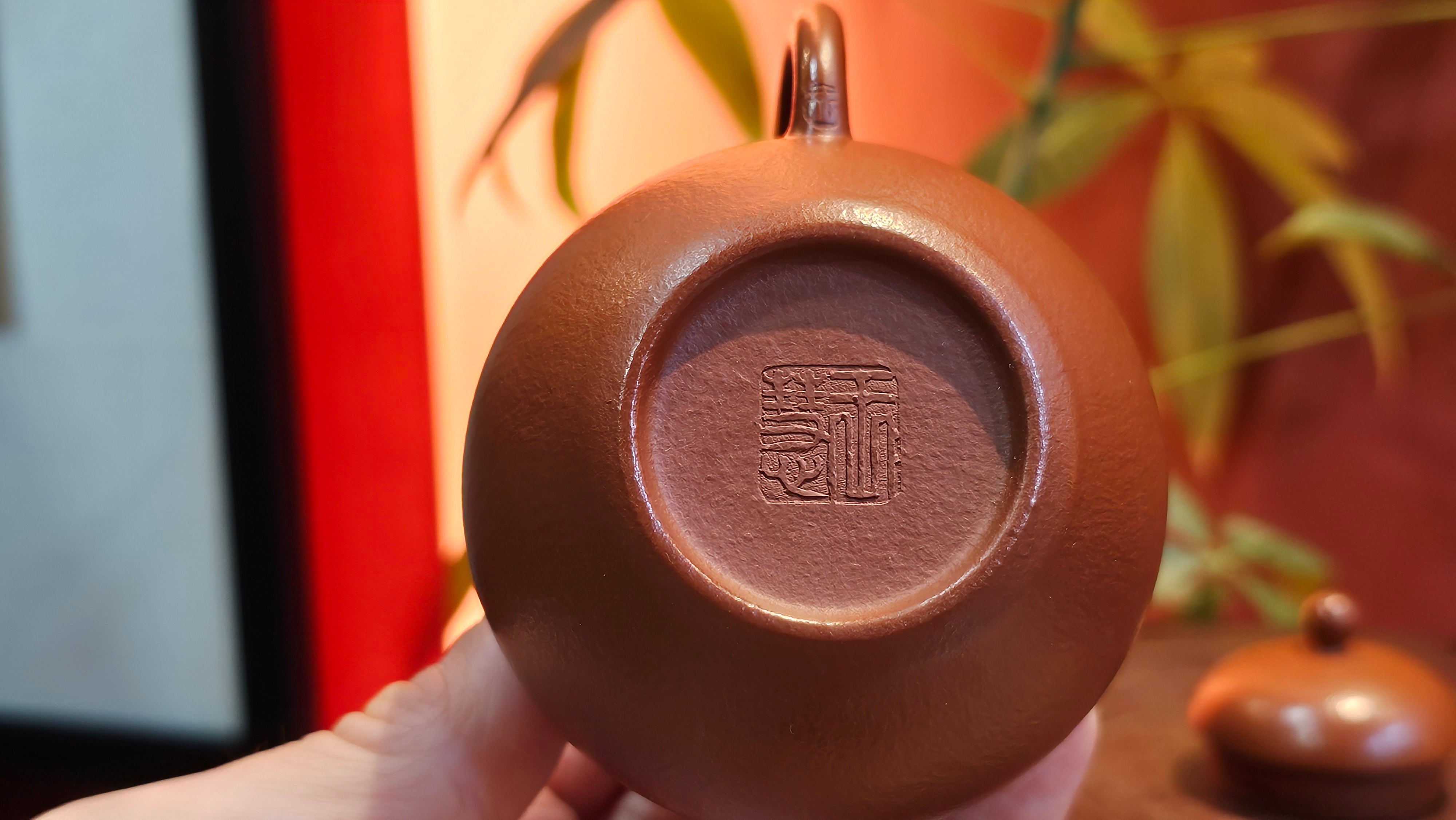 Qiu Shui 秋水 ~ "Autumn Waters" , 126.1ml, Xiao Mei Yao Zhu Ni 小煤窑朱泥,  by our Collaborative Senior Craftsman Wang Hui 王慧。