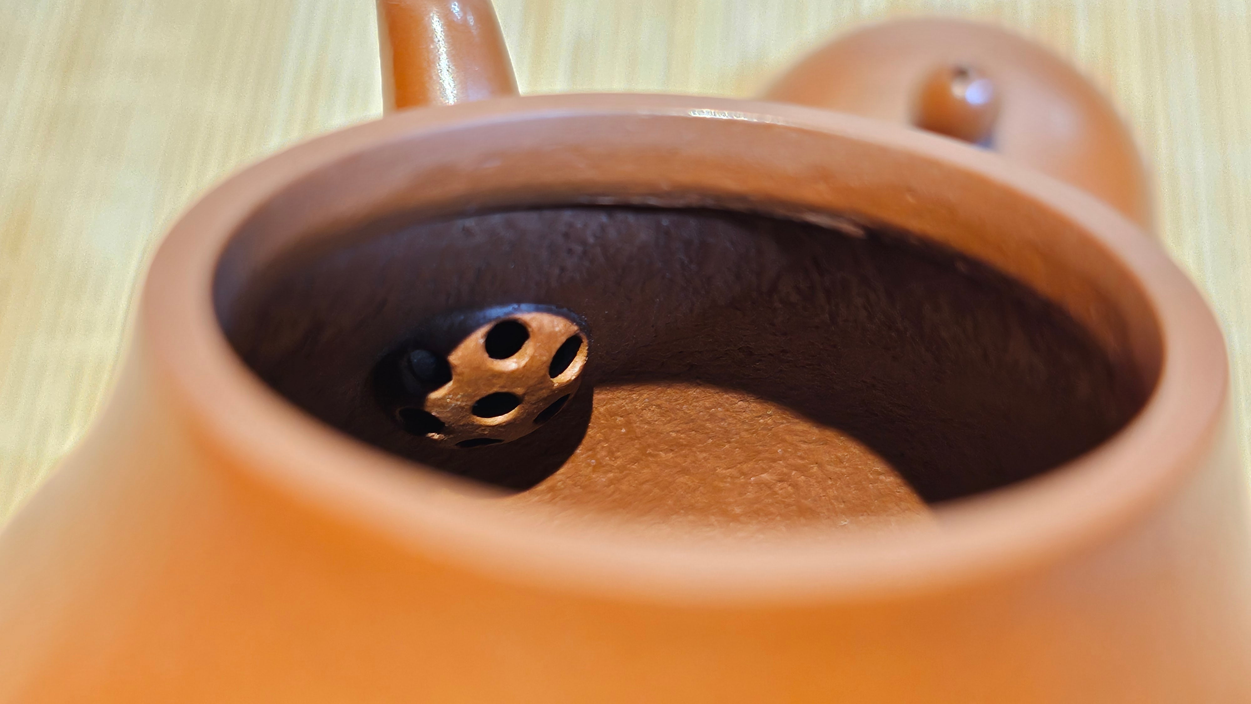 Qiu Shui 秋水 ~ "Autumn Waters" , 126.1ml, Xiao Mei Yao Zhu Ni 小煤窑朱泥,  by our Collaborative Senior Craftsman Wang Hui 王慧。