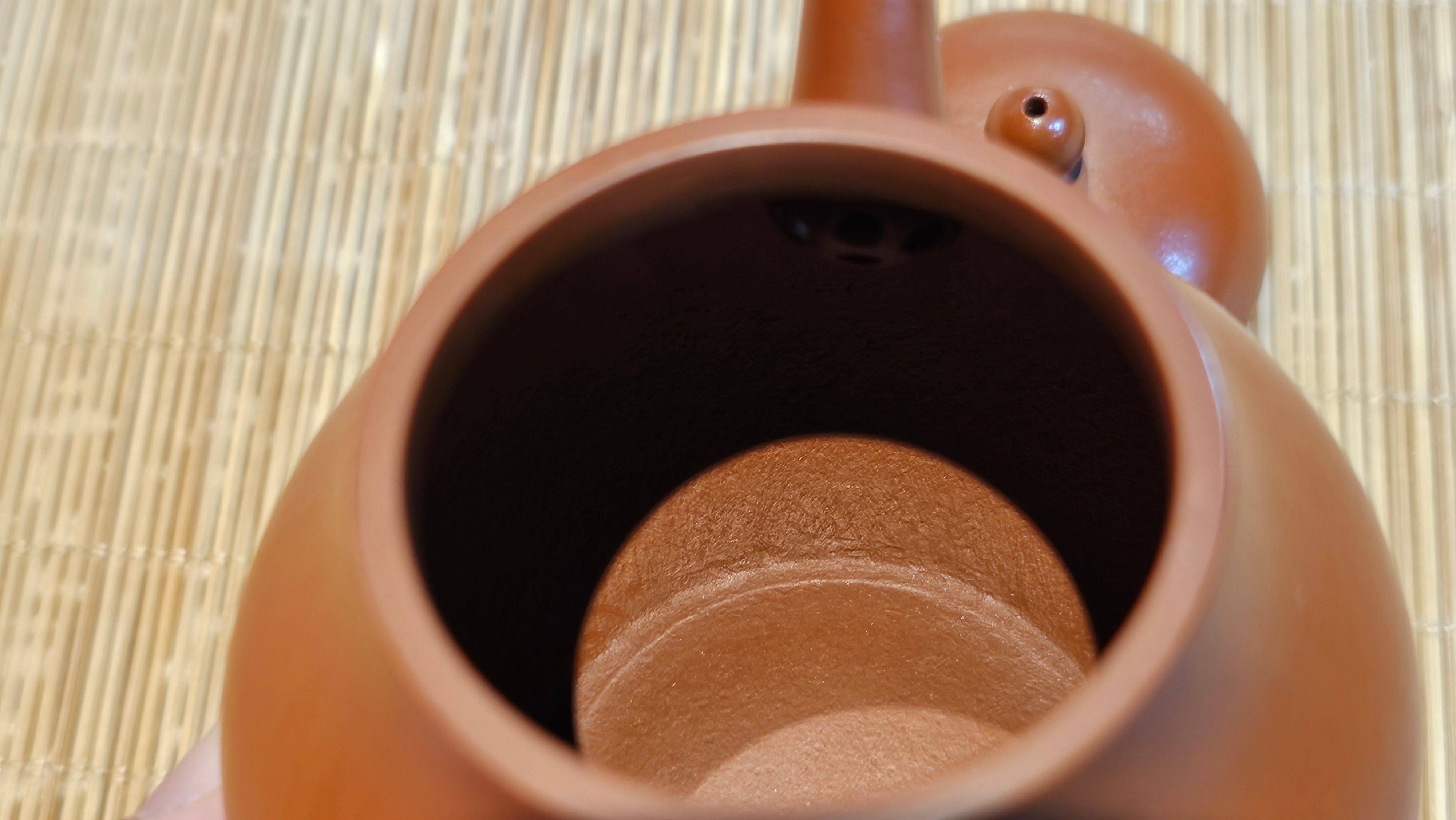 Qiu Shui 秋水 ~ "Autumn Waters" , 126.1ml, Xiao Mei Yao Zhu Ni 小煤窑朱泥,  by our Collaborative Senior Craftsman Wang Hui 王慧。