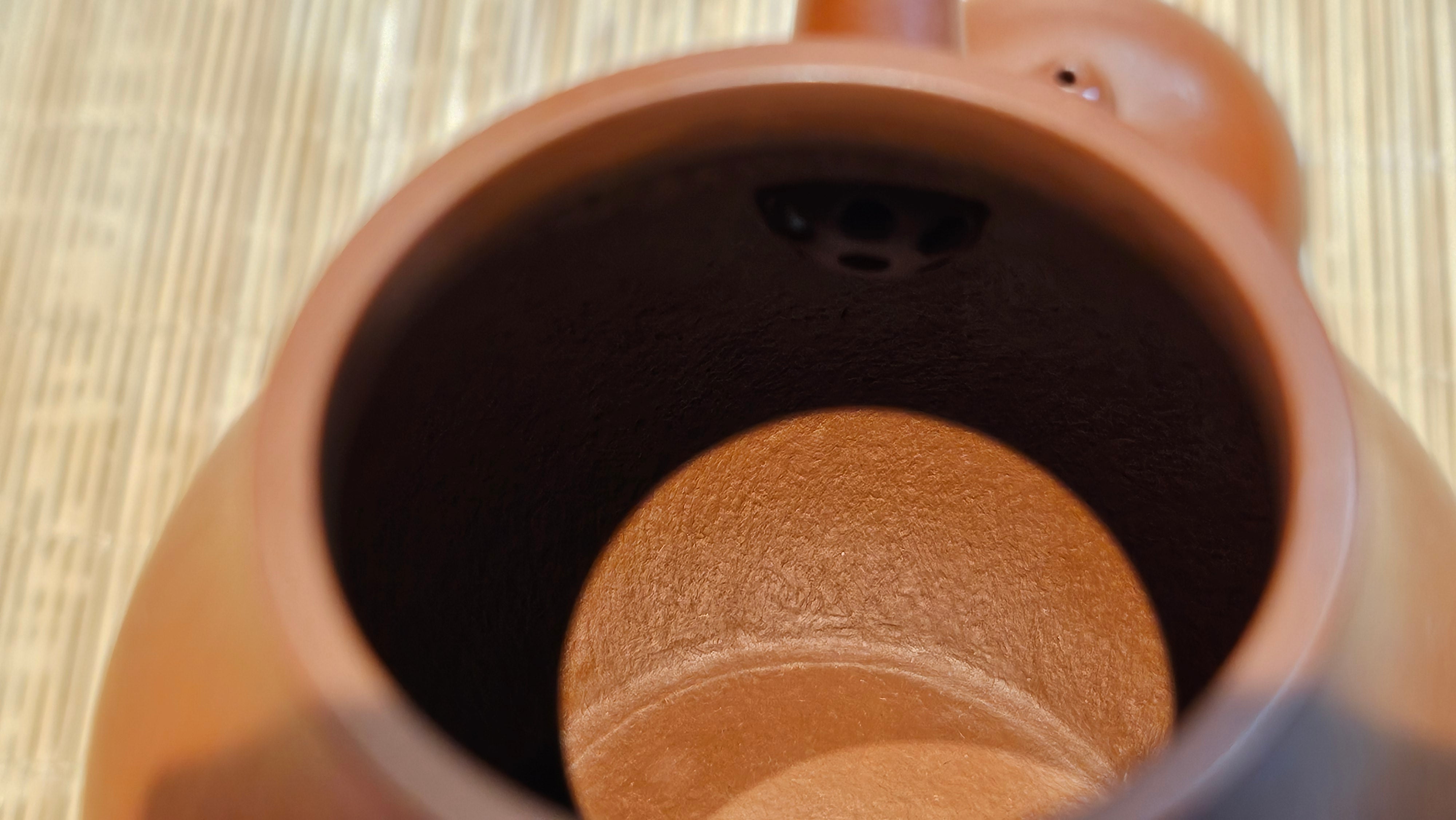 Qiu Shui 秋水 ~ "Autumn Waters" , 126.1ml, Xiao Mei Yao Zhu Ni 小煤窑朱泥,  by our Collaborative Senior Craftsman Wang Hui 王慧。