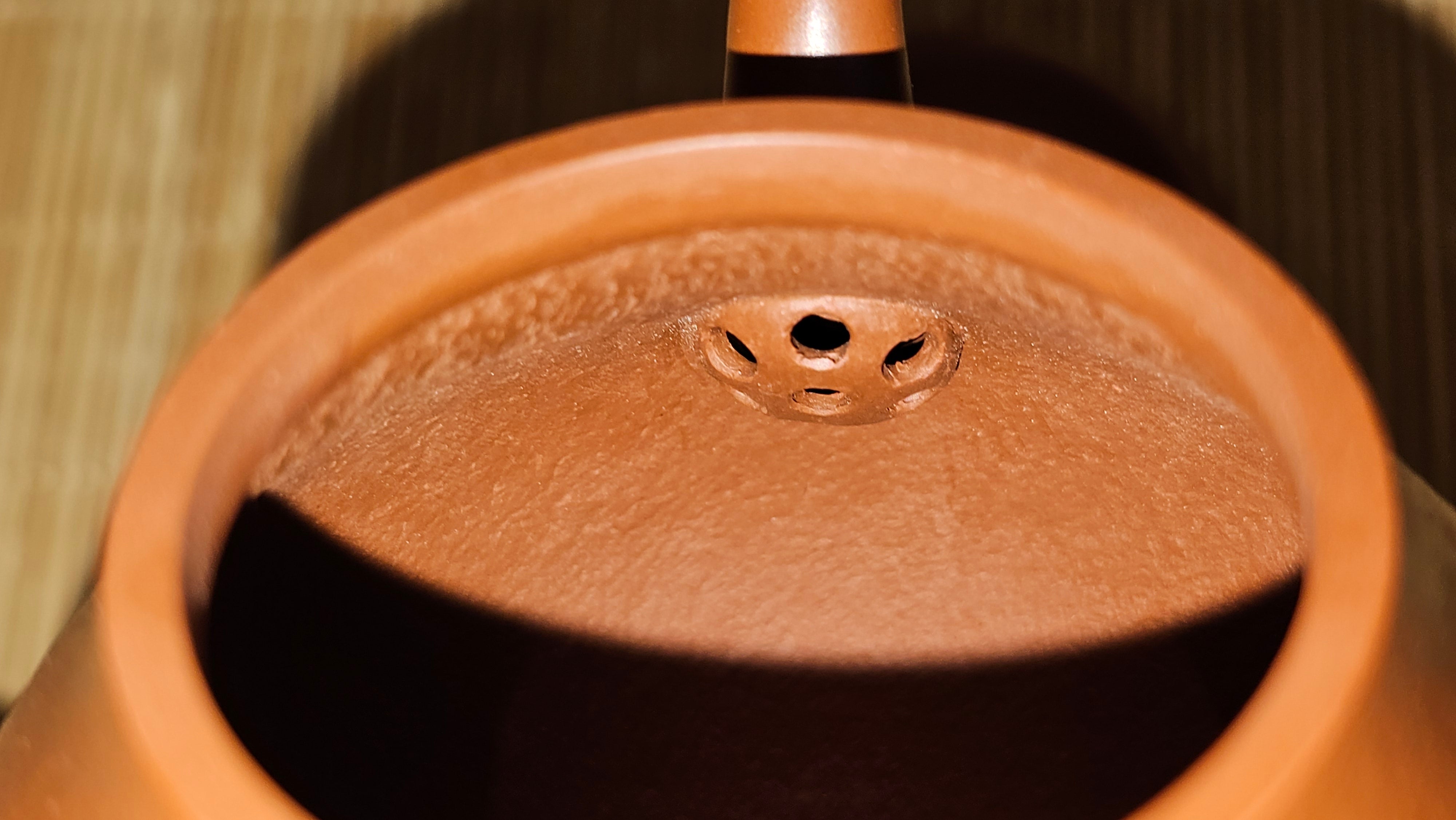 Qiu Shui 秋水 ~ "Autumn Waters" , 126.1ml, Xiao Mei Yao Zhu Ni 小煤窑朱泥,  by our Collaborative Senior Craftsman Wang Hui 王慧。