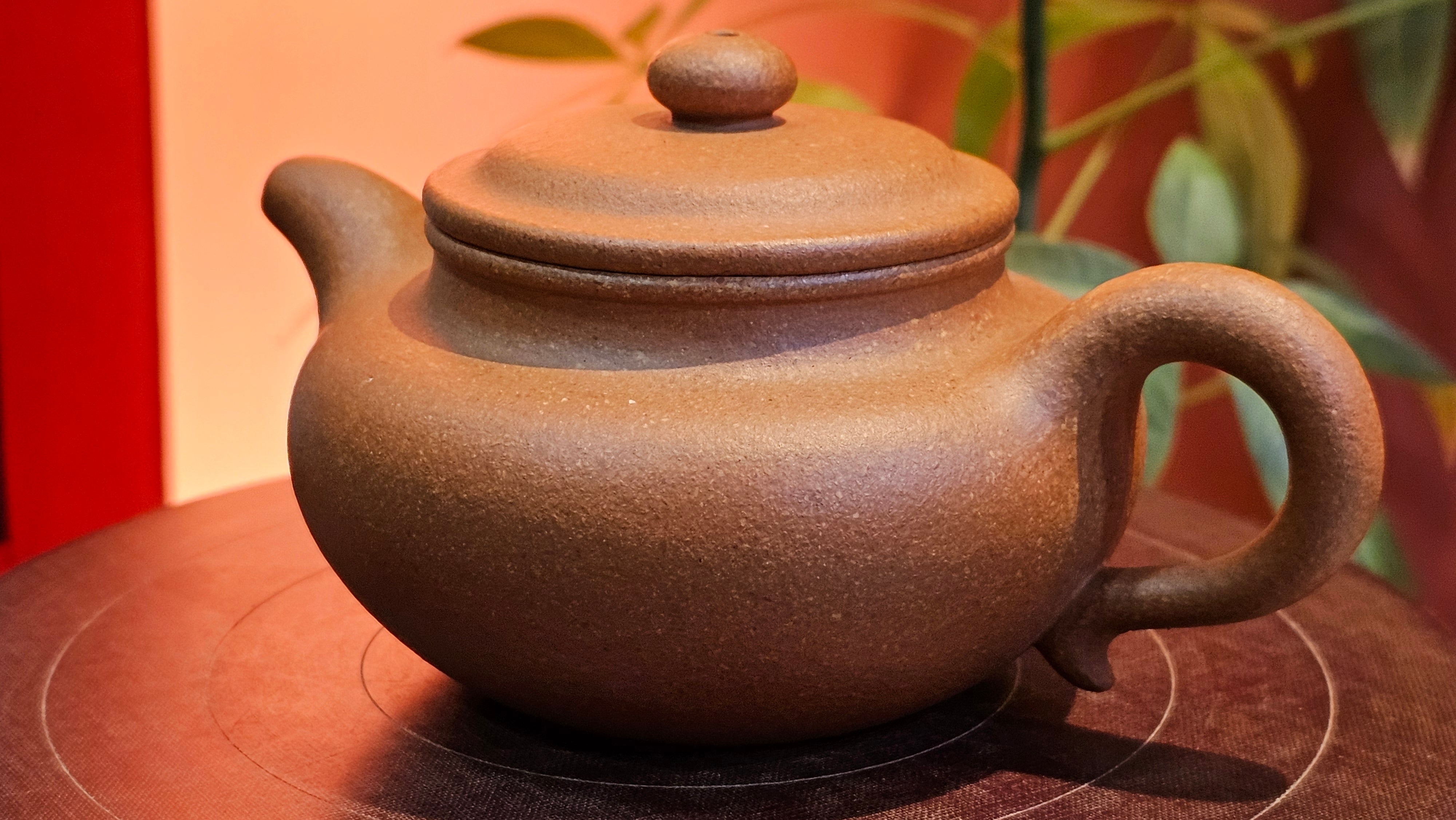 Fang Gu 仿古, 204.5ml, Huang Jiang Po Ni 黄降坡泥, by our Collaborative Craftsman Chen Fa Chu 陈法初 。