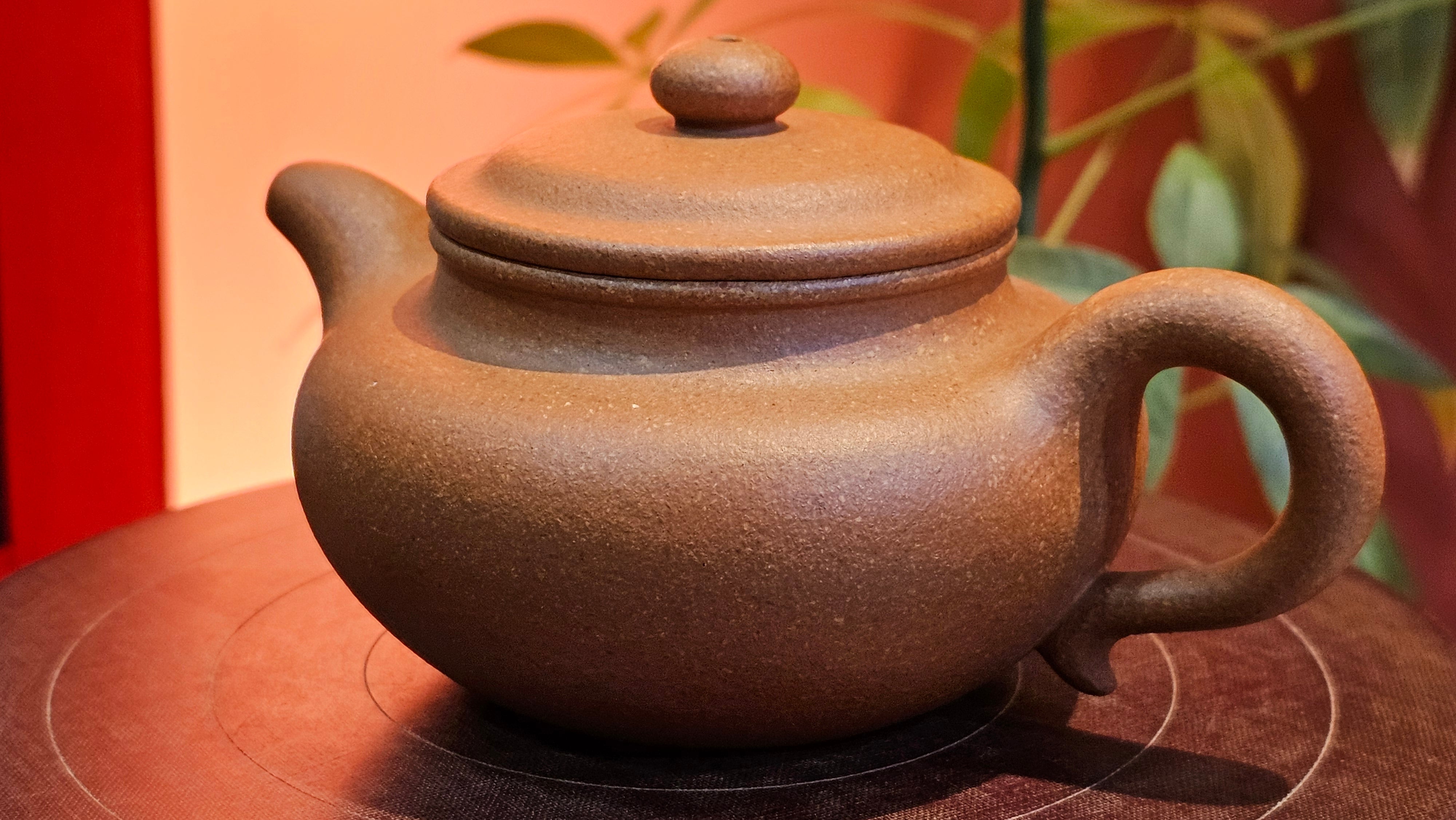 Fang Gu 仿古, 204.5ml, Huang Jiang Po Ni 黄降坡泥, by our Collaborative Craftsman Chen Fa Chu 陈法初 。