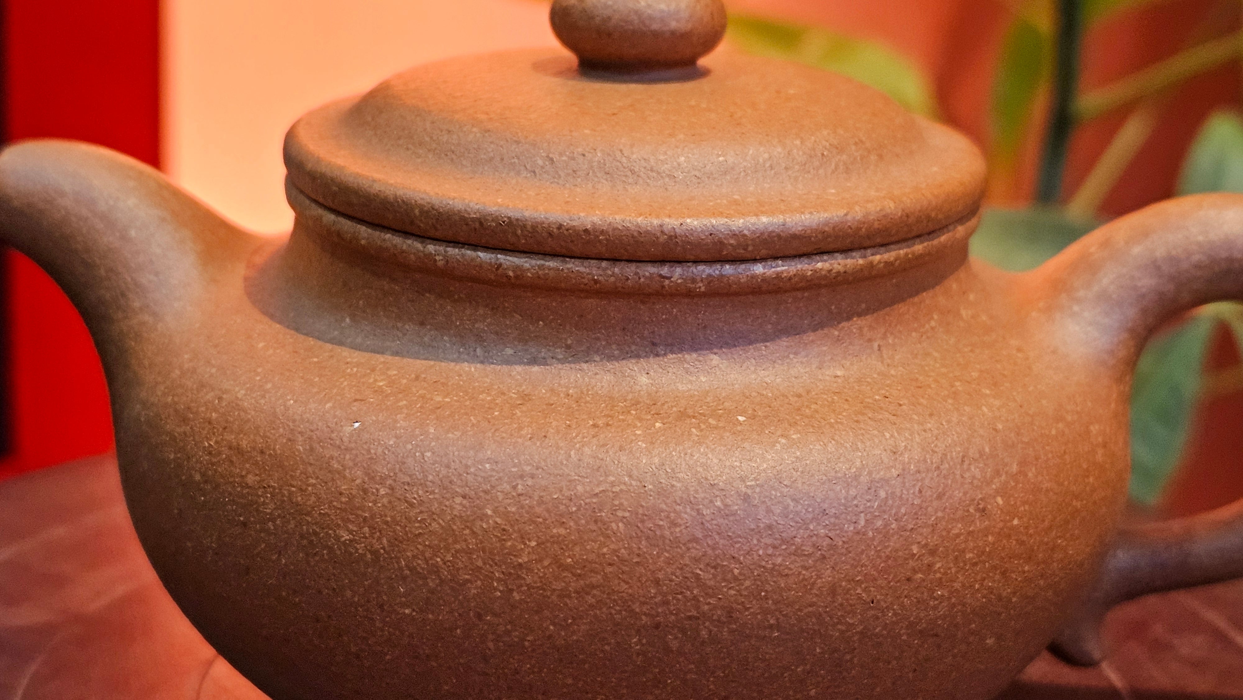 Fang Gu 仿古, 204.5ml, Huang Jiang Po Ni 黄降坡泥, by our Collaborative Craftsman Chen Fa Chu 陈法初 。