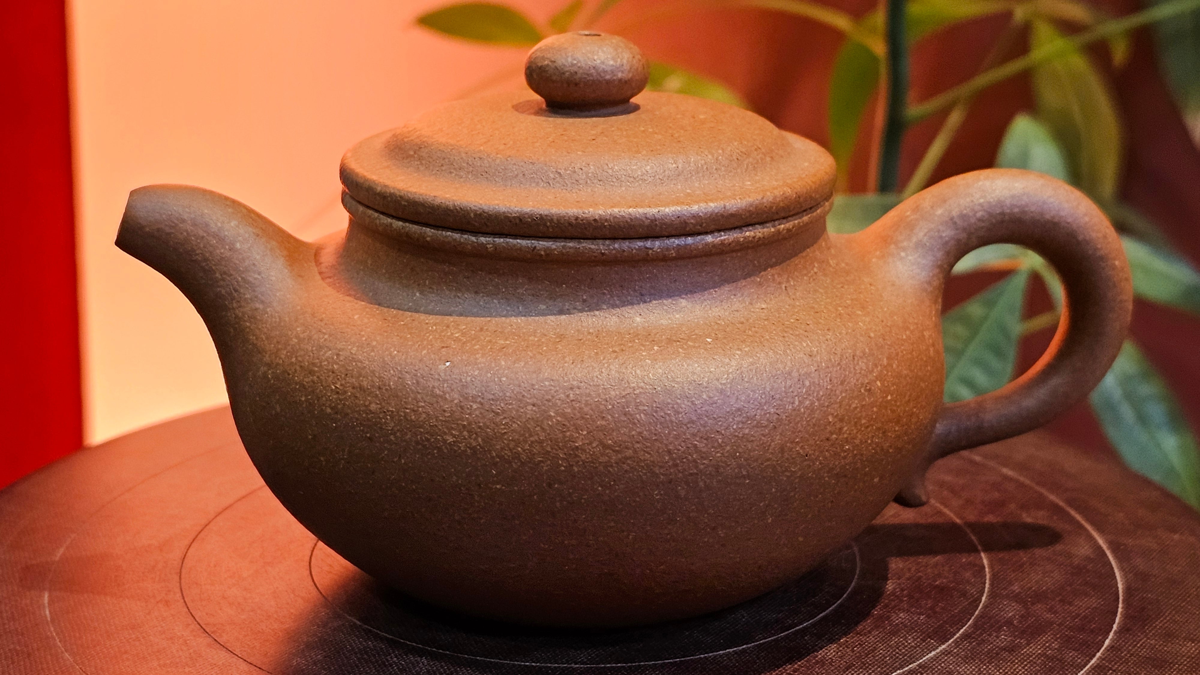 Fang Gu 仿古, 204.5ml, Huang Jiang Po Ni 黄降坡泥, by our Collaborative Craftsman Chen Fa Chu 陈法初 。