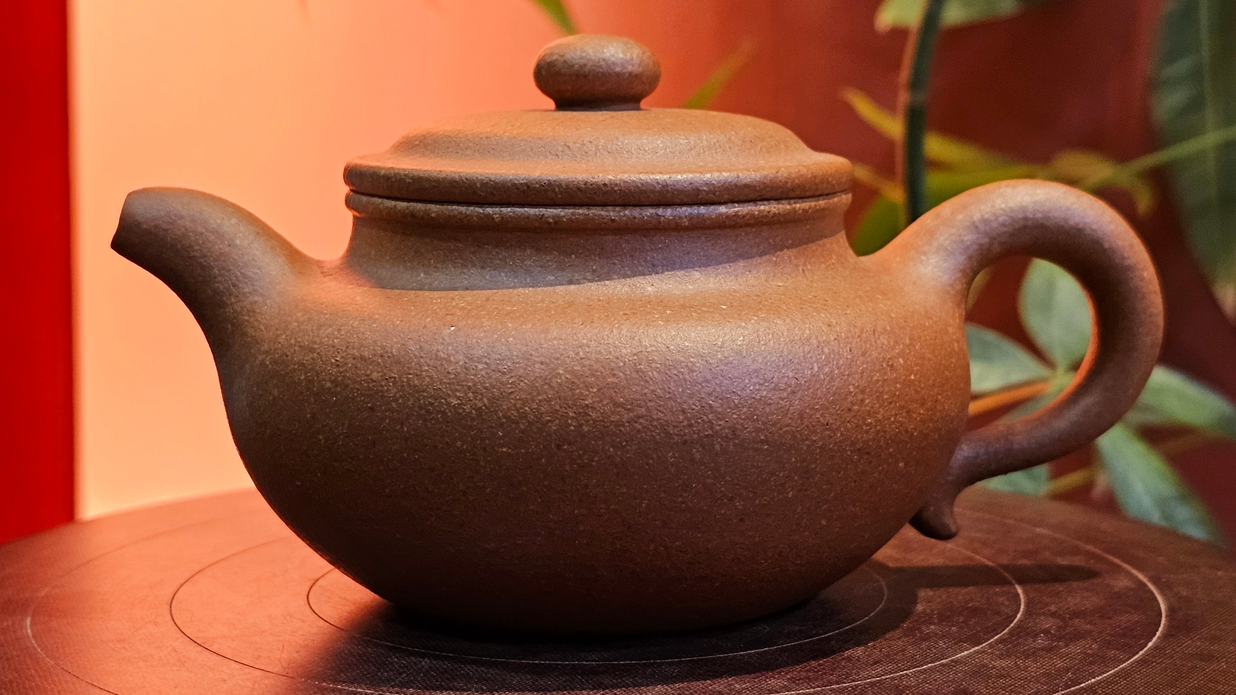 Fang Gu 仿古, 204.5ml, Huang Jiang Po Ni 黄降坡泥, by our Collaborative Craftsman Chen Fa Chu 陈法初 。