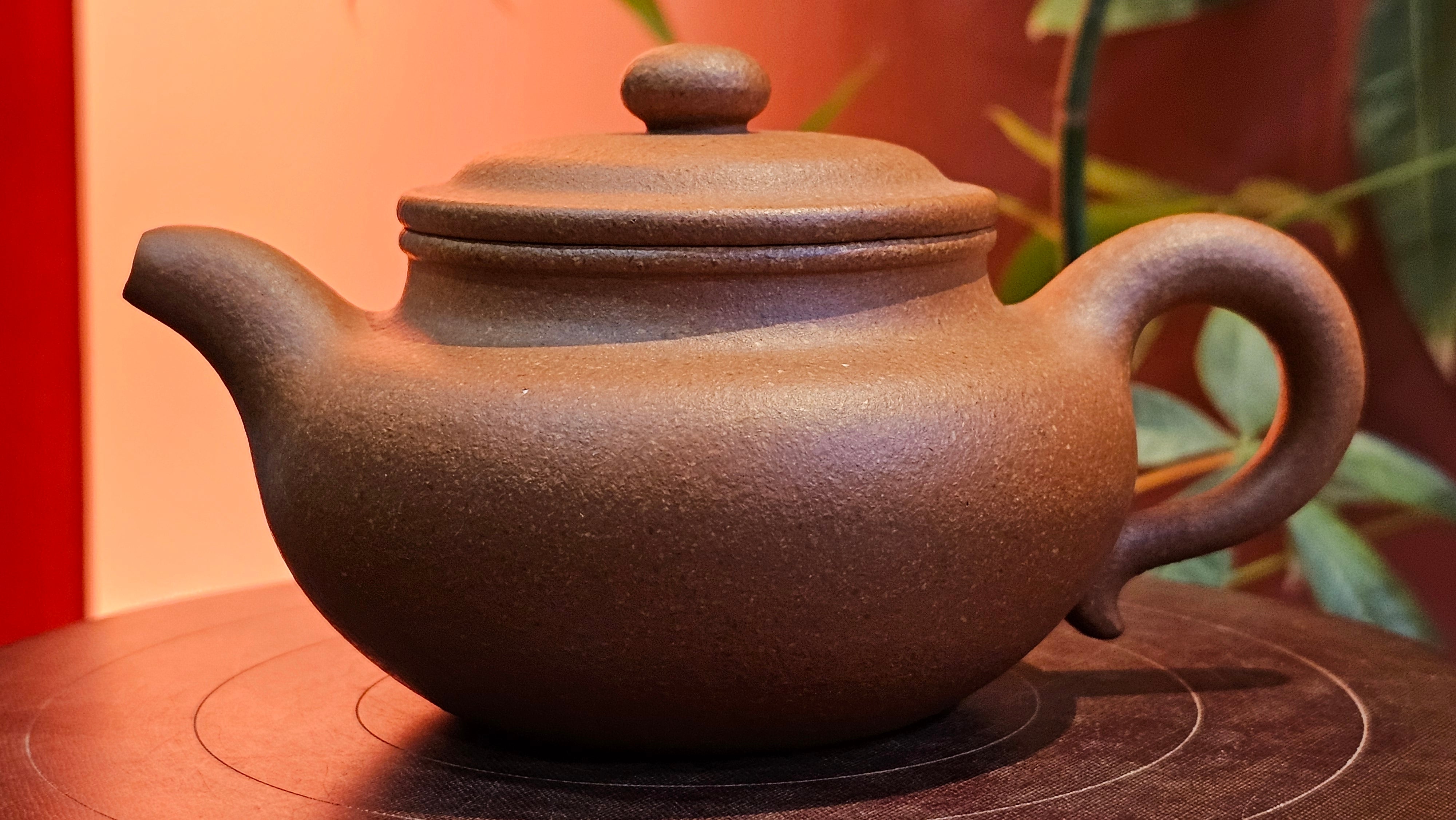 Fang Gu 仿古, 204.5ml, Huang Jiang Po Ni 黄降坡泥, by our Collaborative Craftsman Chen Fa Chu 陈法初 。