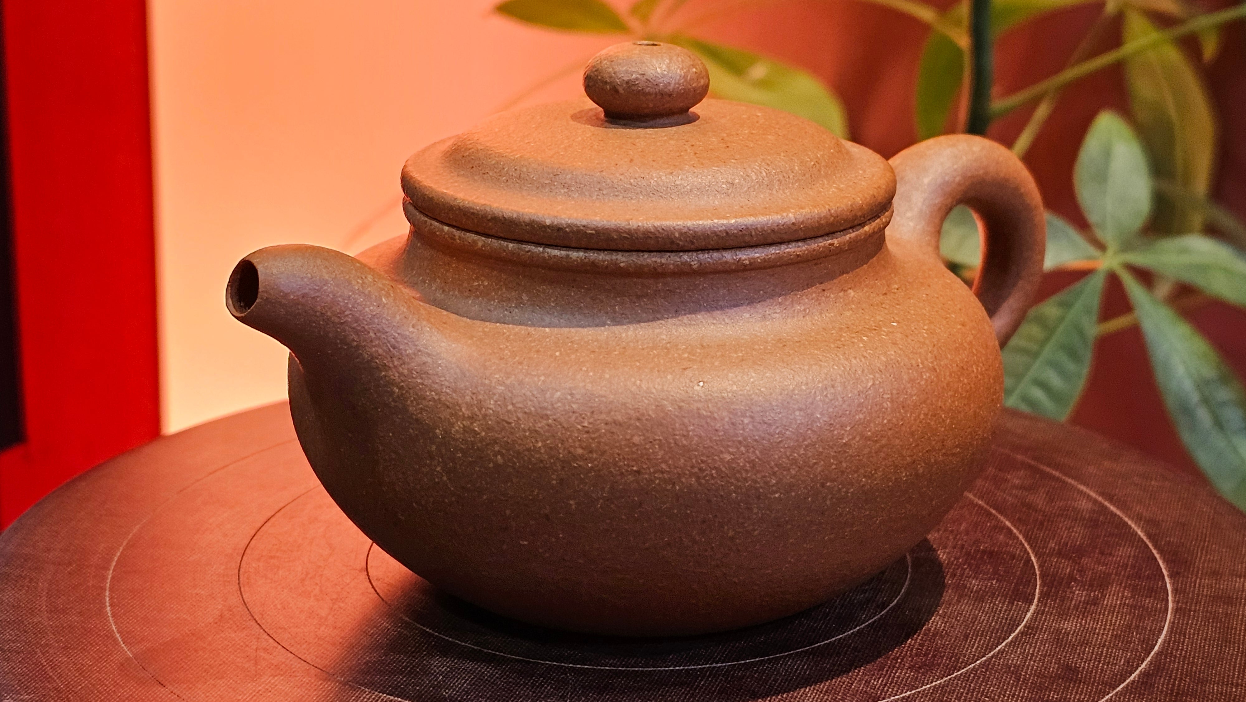 Fang Gu 仿古, 204.5ml, Huang Jiang Po Ni 黄降坡泥, by our Collaborative Craftsman Chen Fa Chu 陈法初 。