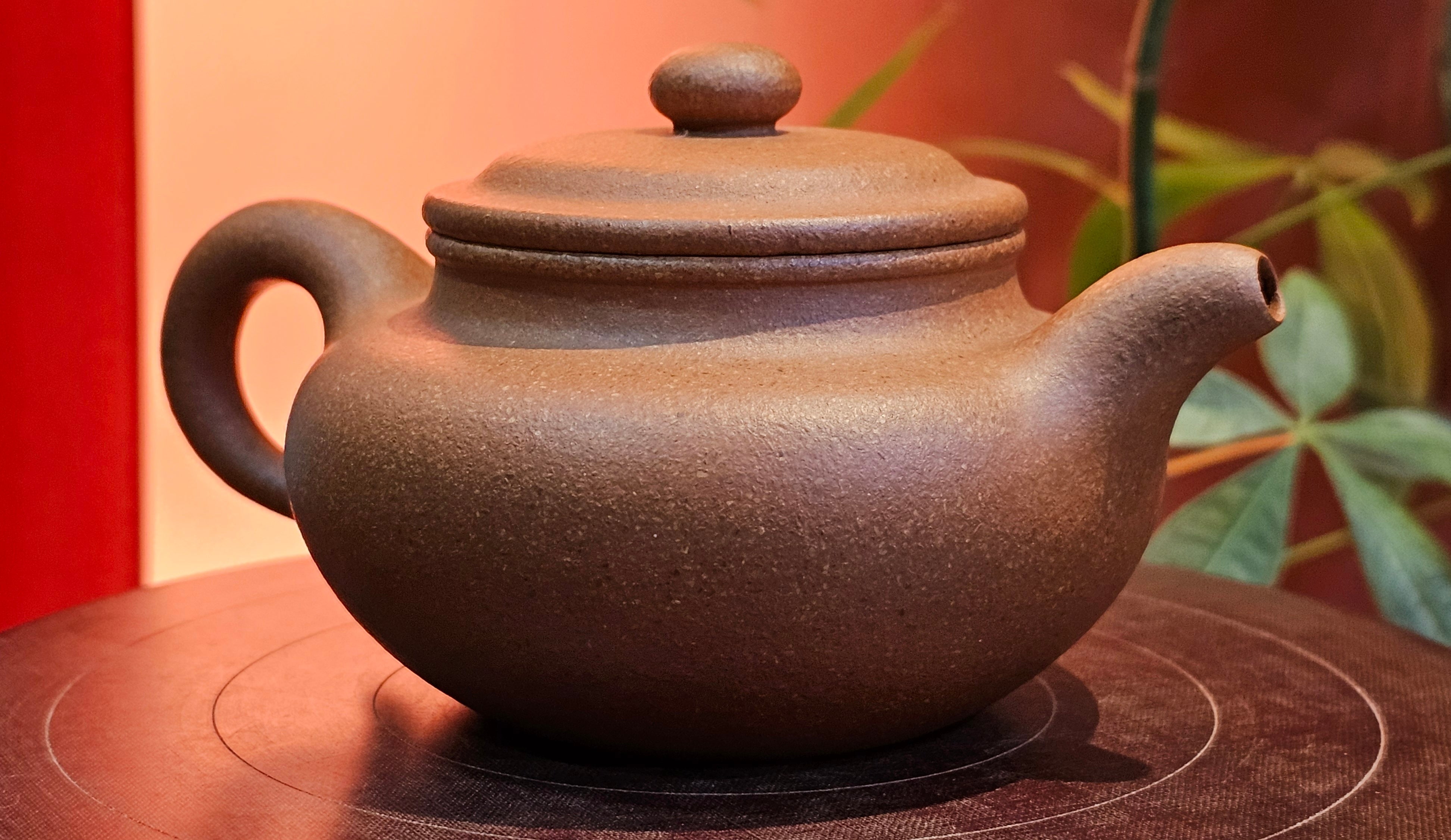 Fang Gu 仿古, 204.5ml, Huang Jiang Po Ni 黄降坡泥, by our Collaborative Craftsman Chen Fa Chu 陈法初 。