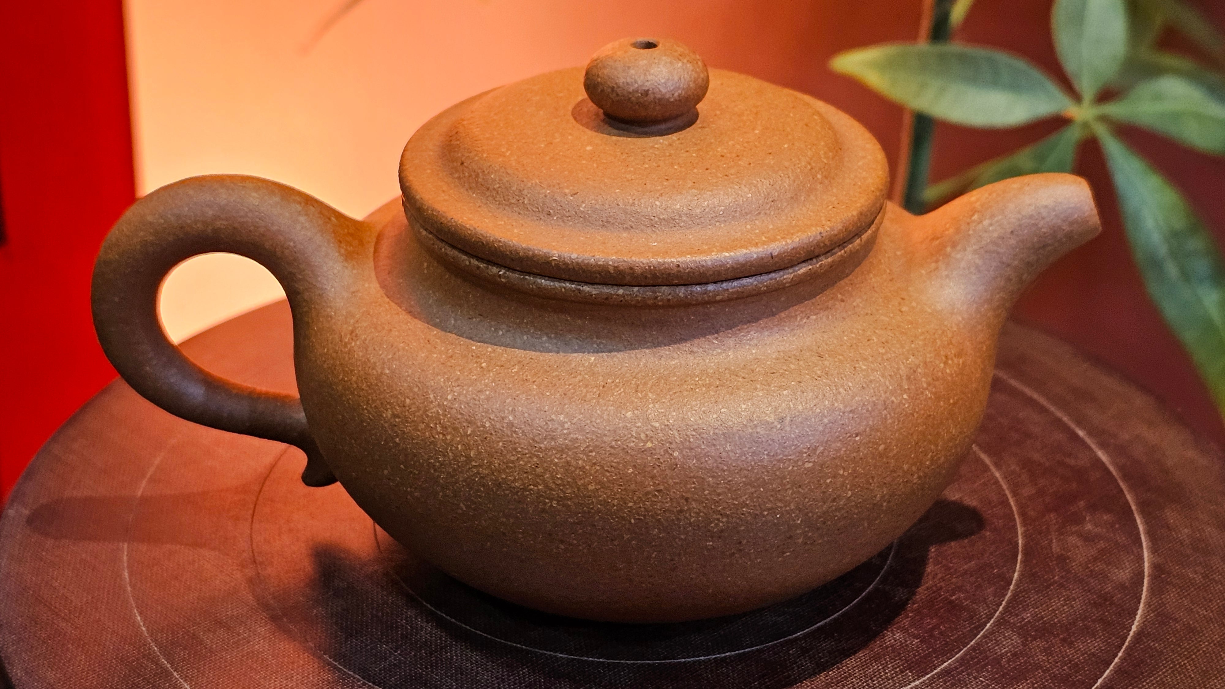 Fang Gu 仿古, 204.5ml, Huang Jiang Po Ni 黄降坡泥, by our Collaborative Craftsman Chen Fa Chu 陈法初 。