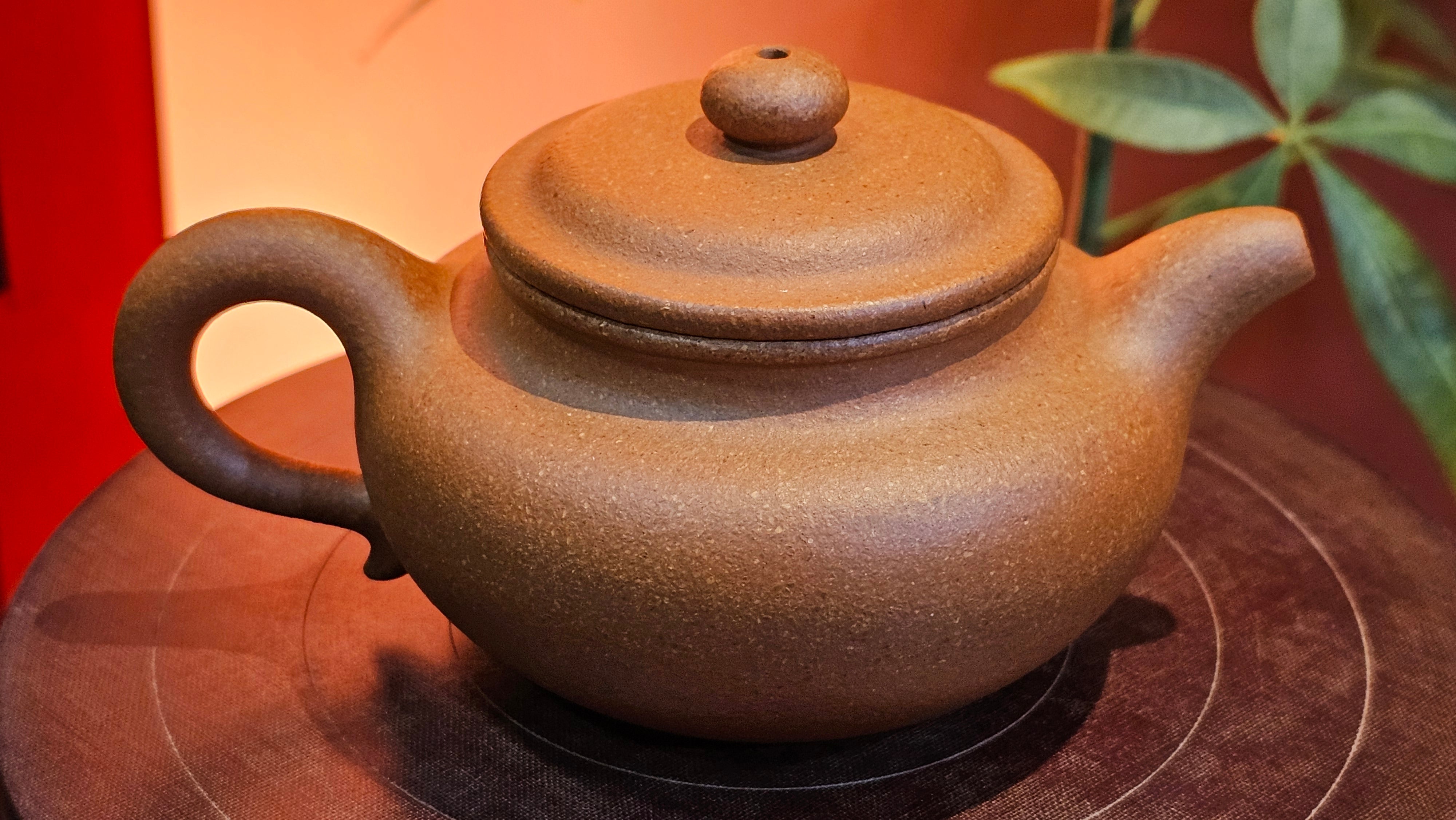 Fang Gu 仿古, 204.5ml, Huang Jiang Po Ni 黄降坡泥, by our Collaborative Craftsman Chen Fa Chu 陈法初 。