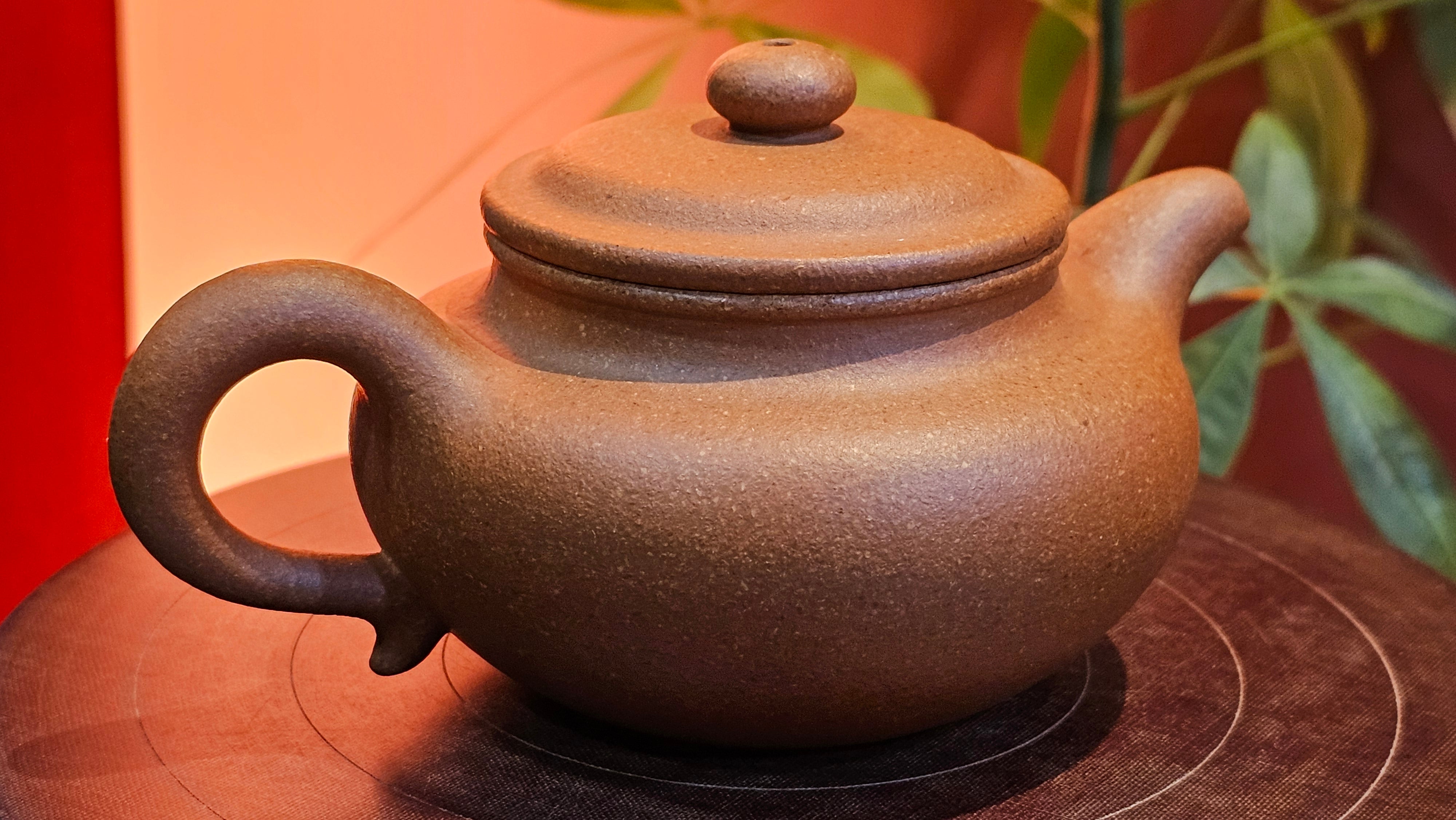 Fang Gu 仿古, 204.5ml, Huang Jiang Po Ni 黄降坡泥, by our Collaborative Craftsman Chen Fa Chu 陈法初 。