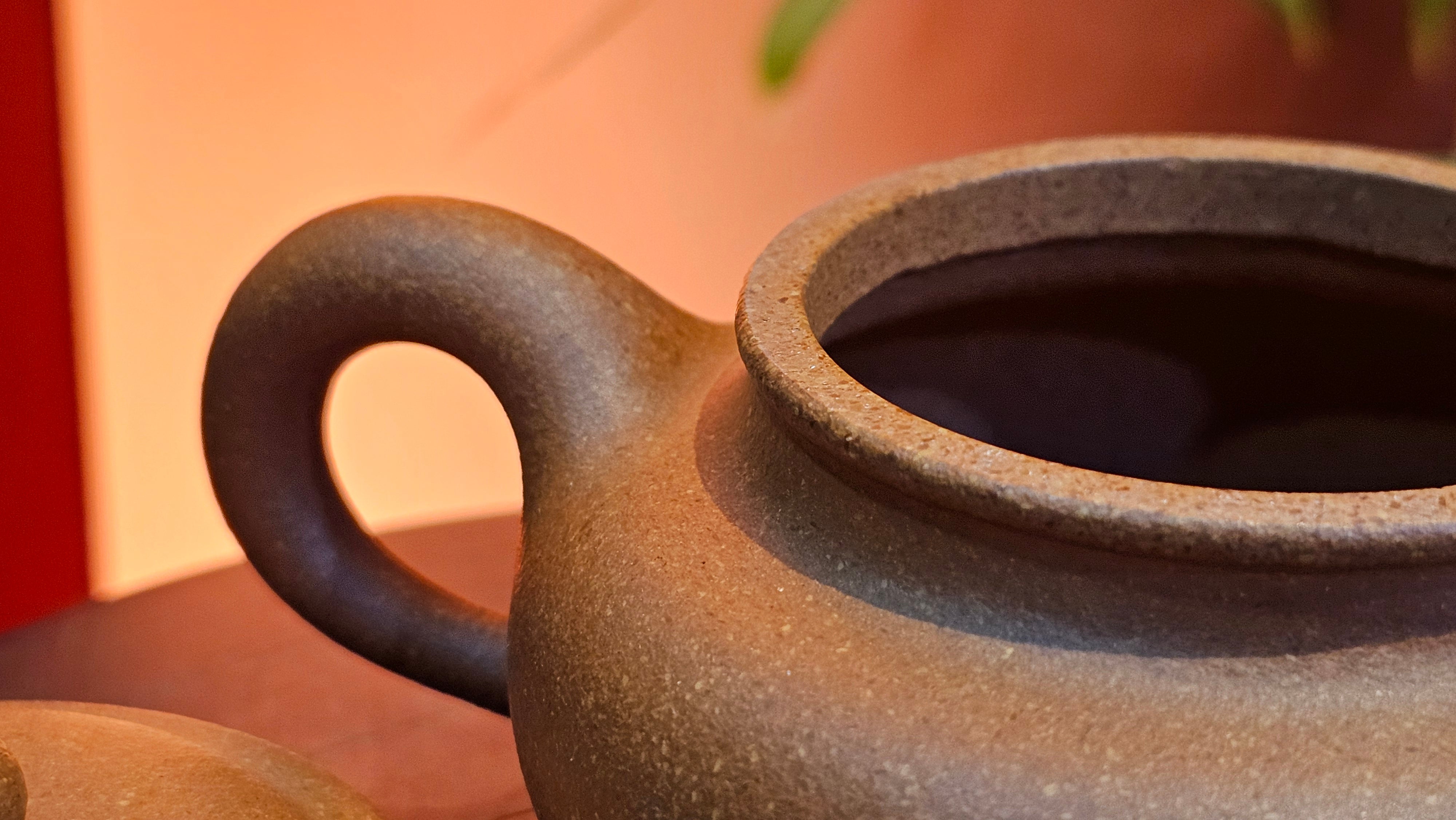 Fang Gu 仿古, 204.5ml, Huang Jiang Po Ni 黄降坡泥, by our Collaborative Craftsman Chen Fa Chu 陈法初 。