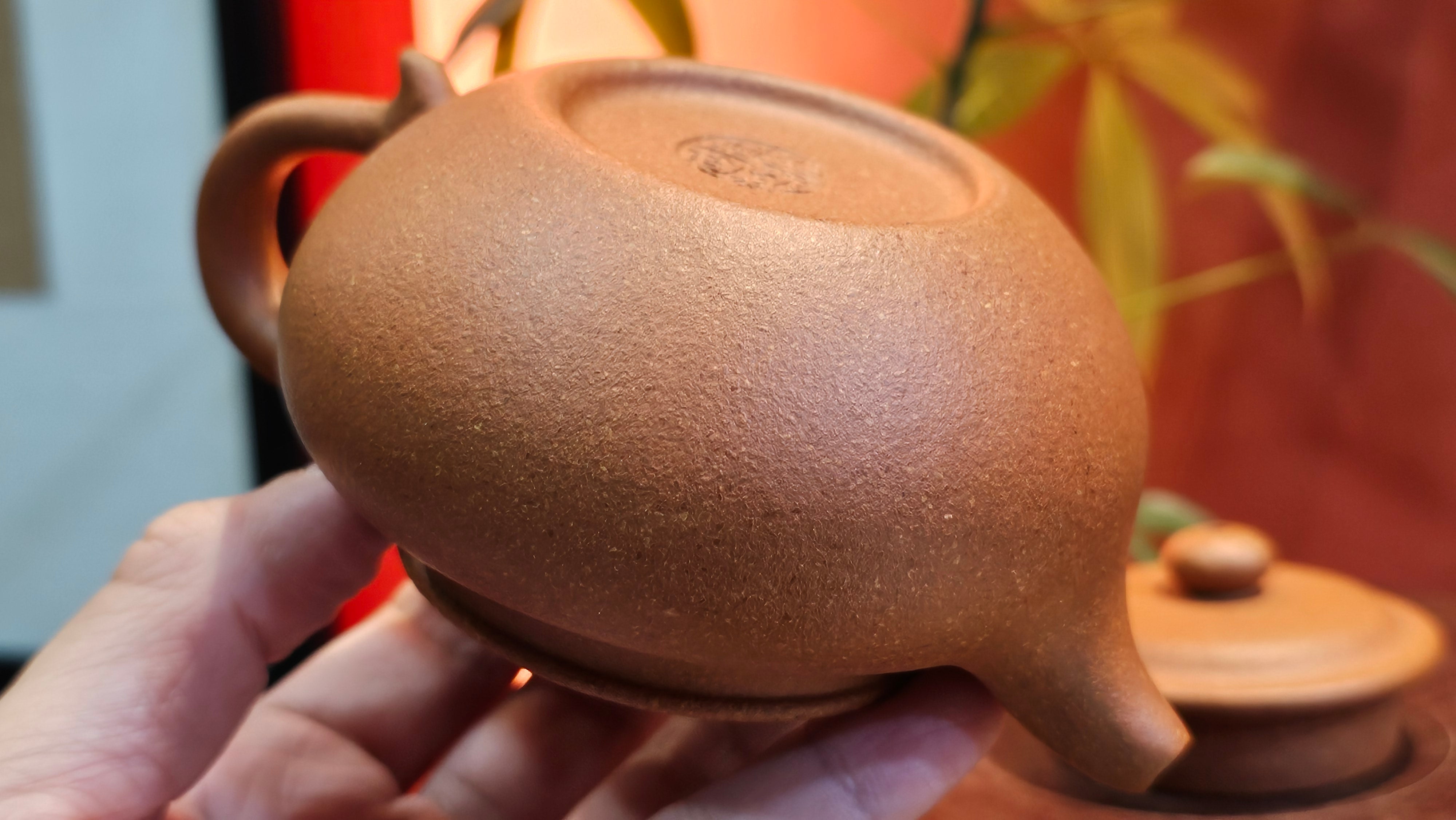 Fang Gu 仿古, 204.5ml, Huang Jiang Po Ni 黄降坡泥, by our Collaborative Craftsman Chen Fa Chu 陈法初 。