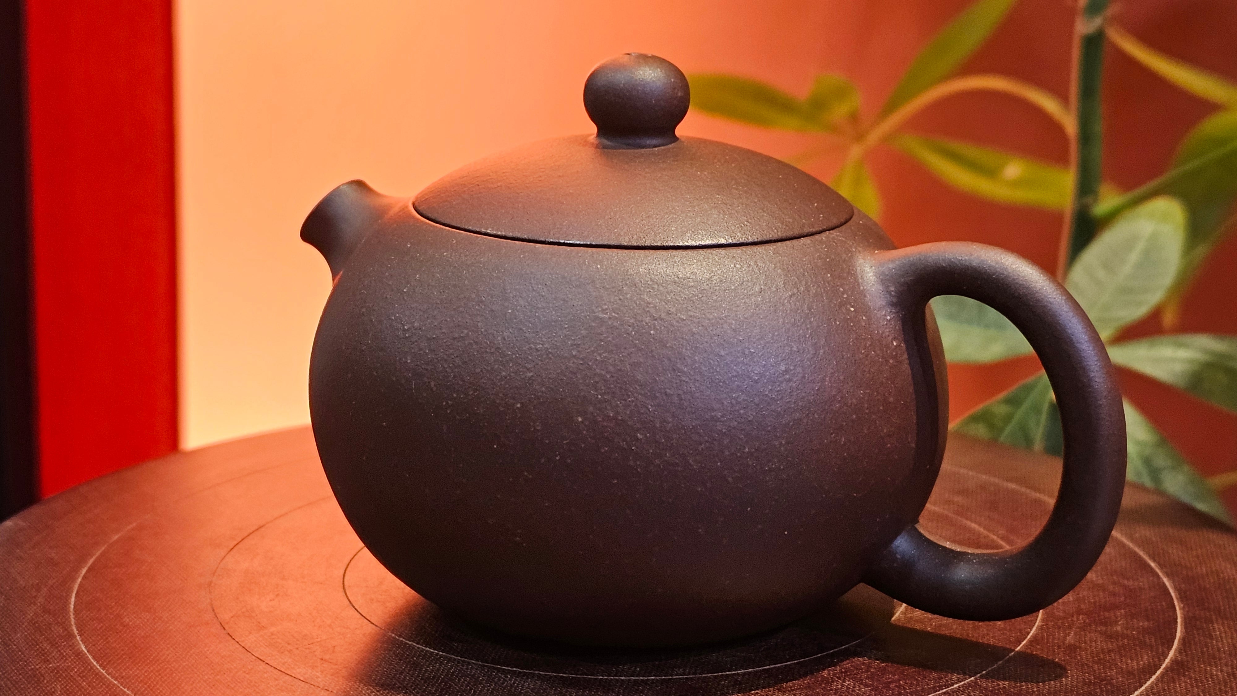 Xi Shi 西施, 155.8ml, Lao Zi Ni 老紫泥, by Craftsman Gu Xiao Ming 顾小明。