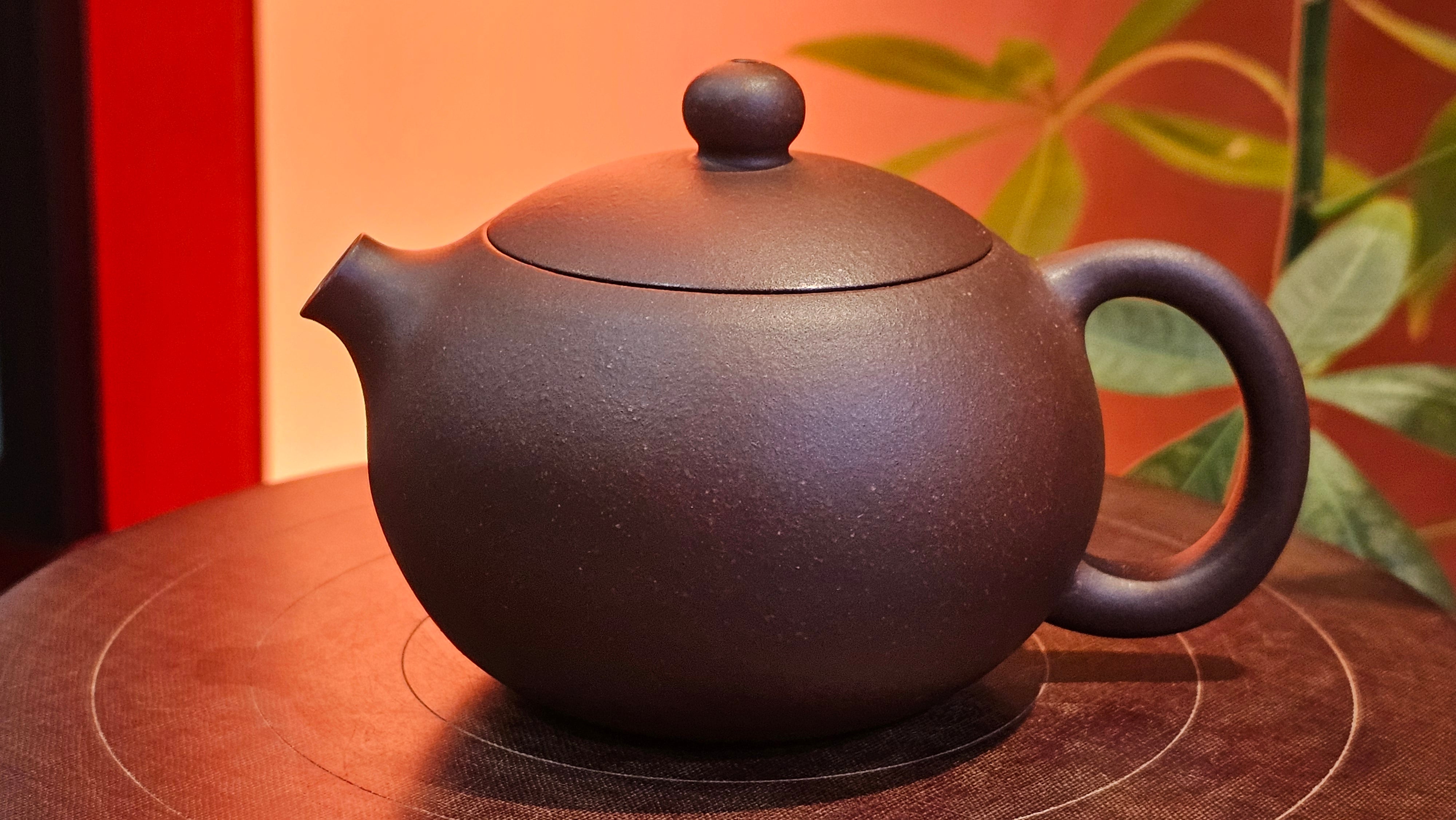 Xi Shi 西施, 155.8ml, Lao Zi Ni 老紫泥, by Craftsman Gu Xiao Ming 顾小明。