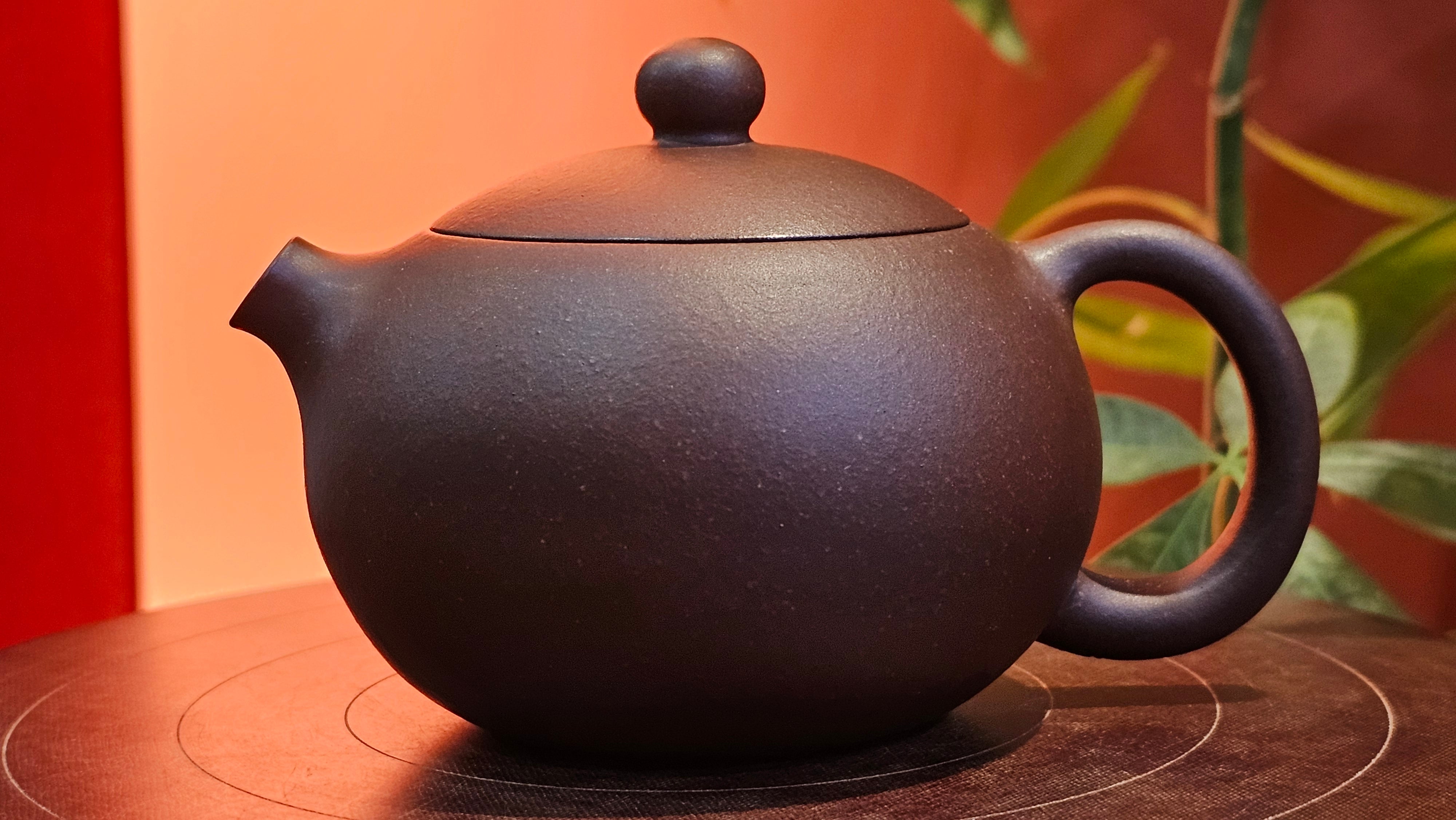 Xi Shi 西施, 155.8ml, Lao Zi Ni 老紫泥, by Craftsman Gu Xiao Ming 顾小明。