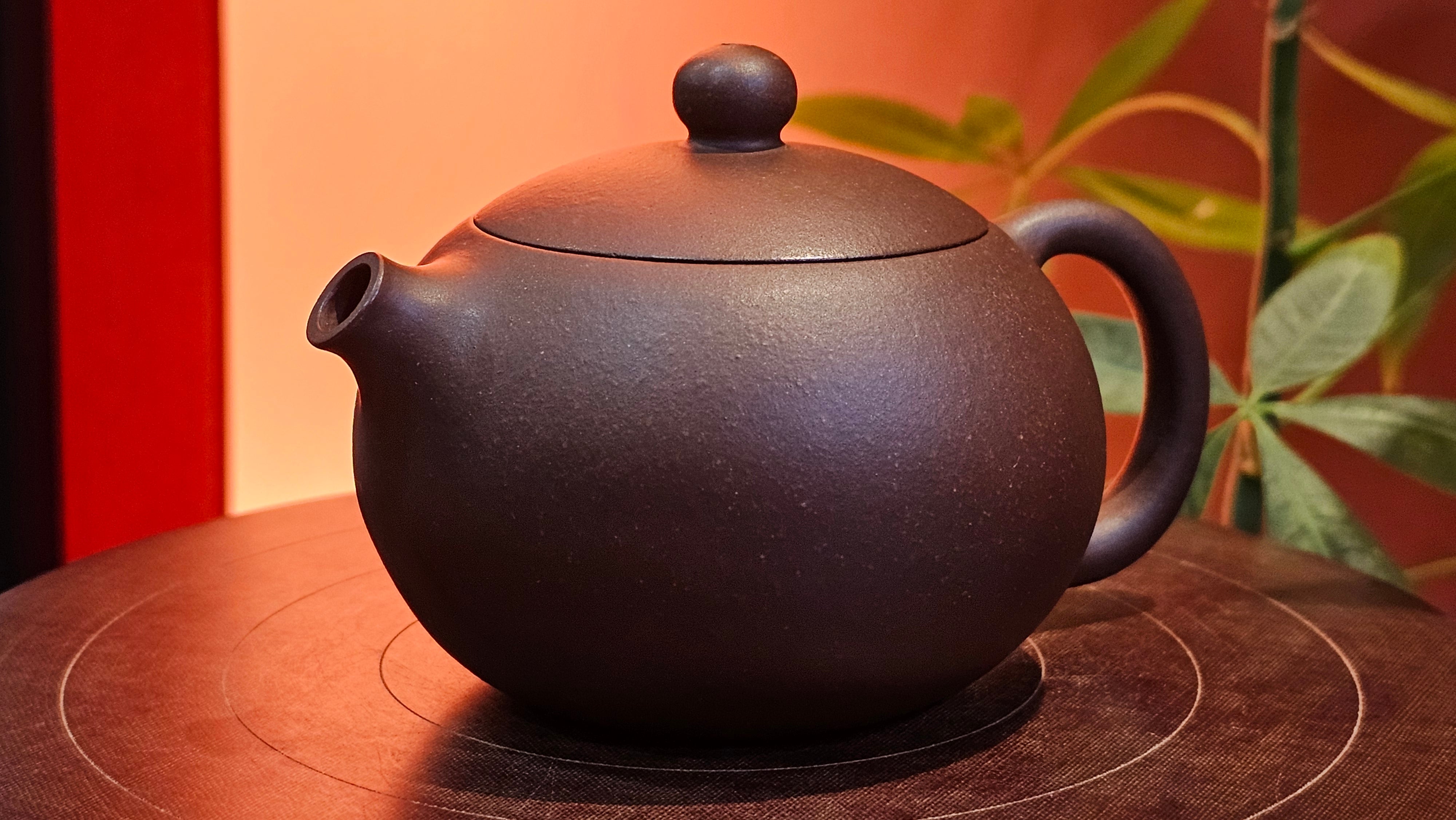 Xi Shi 西施, 155.8ml, Lao Zi Ni 老紫泥, by Craftsman Gu Xiao Ming 顾小明。