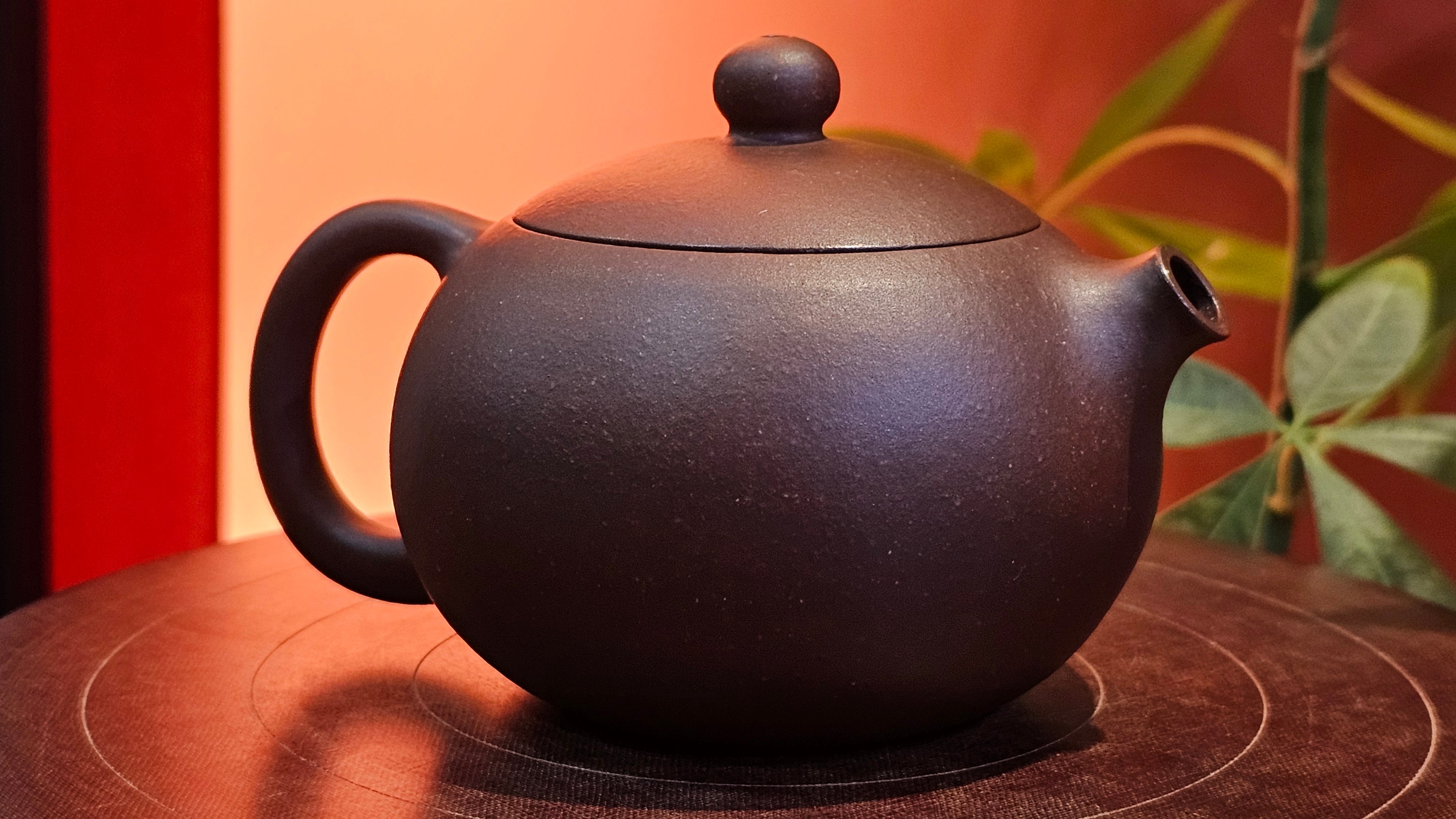 Xi Shi 西施, 155.8ml, Lao Zi Ni 老紫泥, by Craftsman Gu Xiao Ming 顾小明。