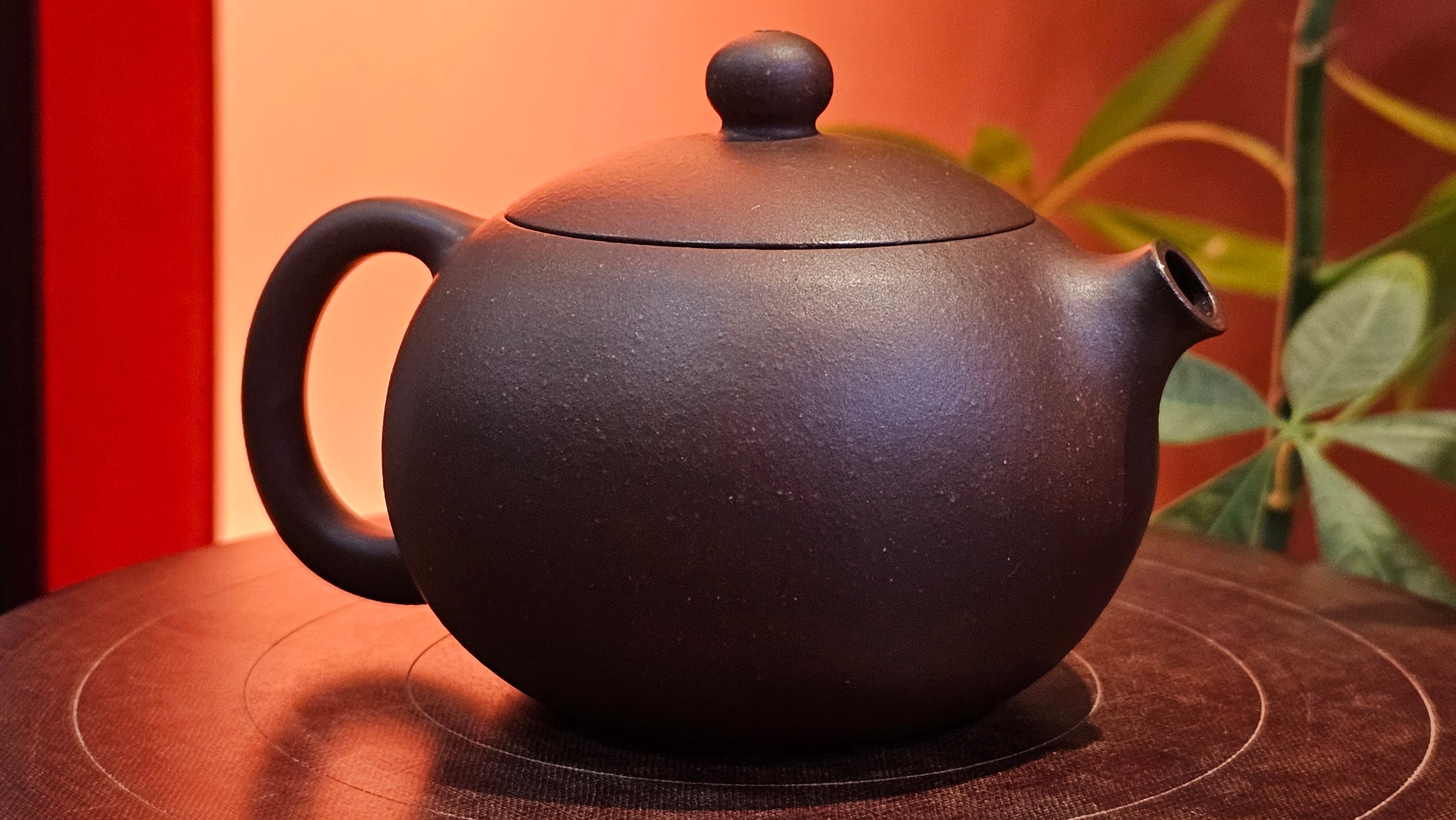 Xi Shi 西施, 155.8ml, Lao Zi Ni 老紫泥, by Craftsman Gu Xiao Ming 顾小明。