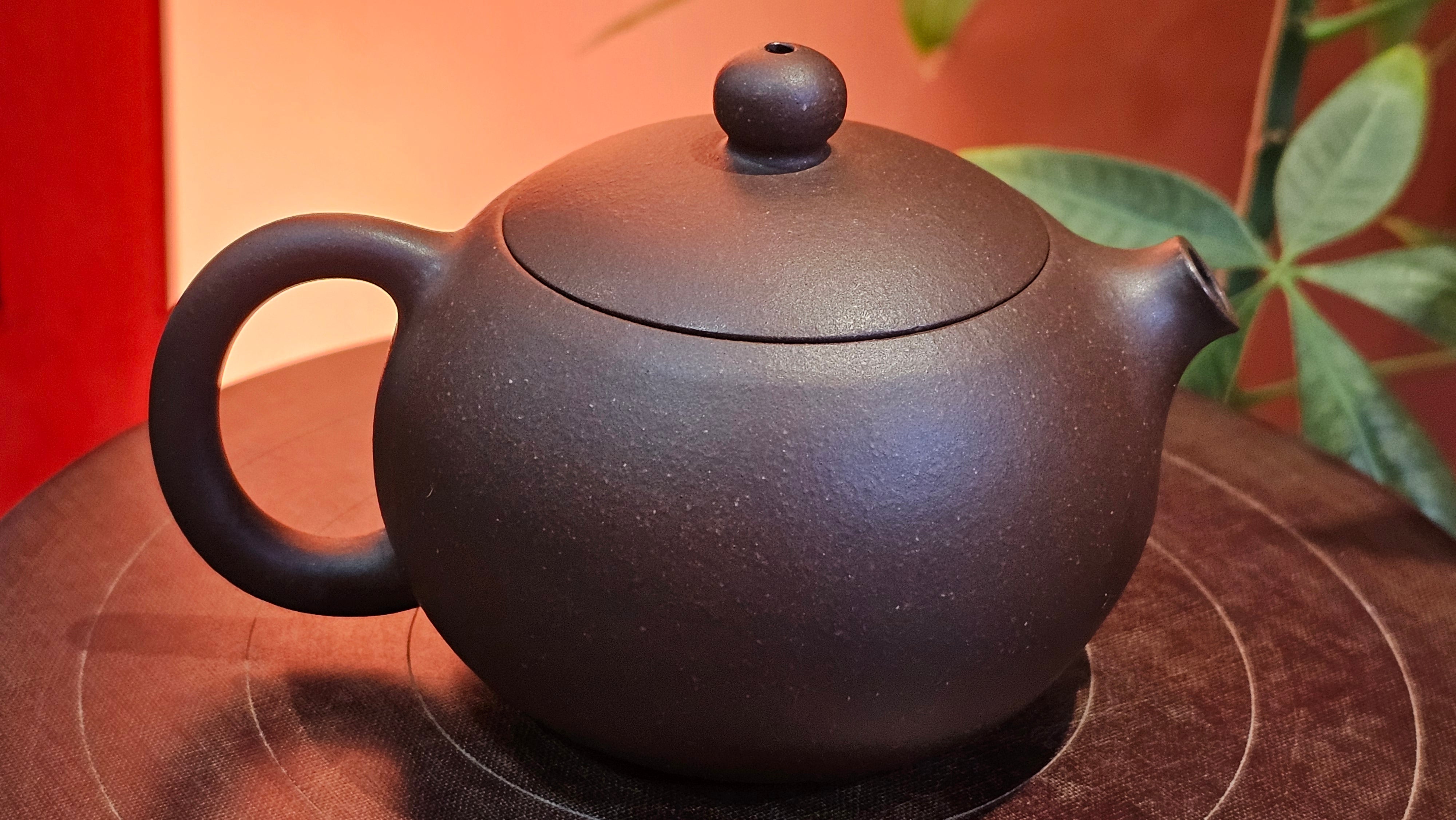 Xi Shi 西施, 155.8ml, Lao Zi Ni 老紫泥, by Craftsman Gu Xiao Ming 顾小明。