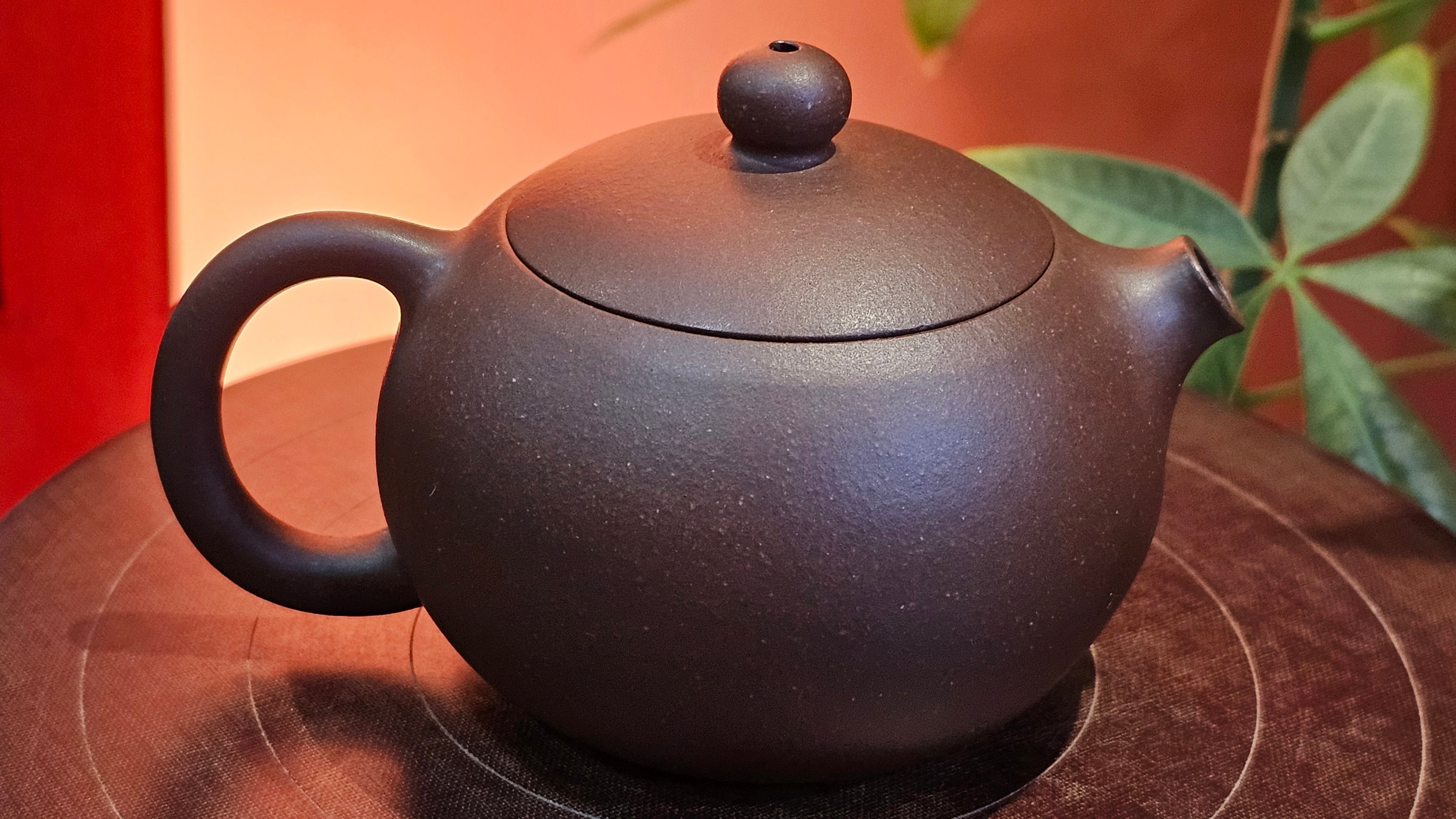 Xi Shi 西施, 155.8ml, Lao Zi Ni 老紫泥, by Craftsman Gu Xiao Ming 顾小明。