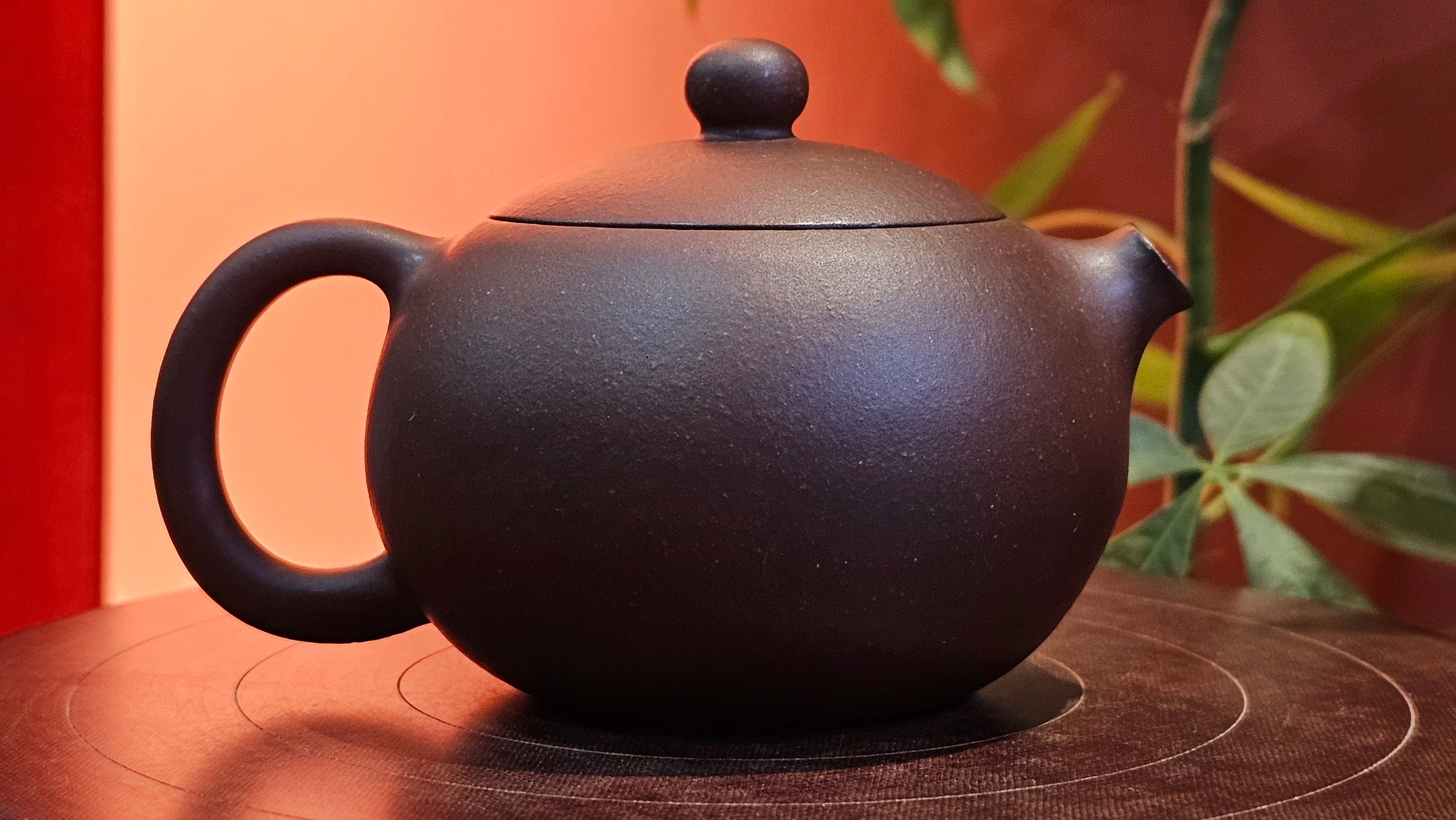 Xi Shi 西施, 155.8ml, Lao Zi Ni 老紫泥, by Craftsman Gu Xiao Ming 顾小明。