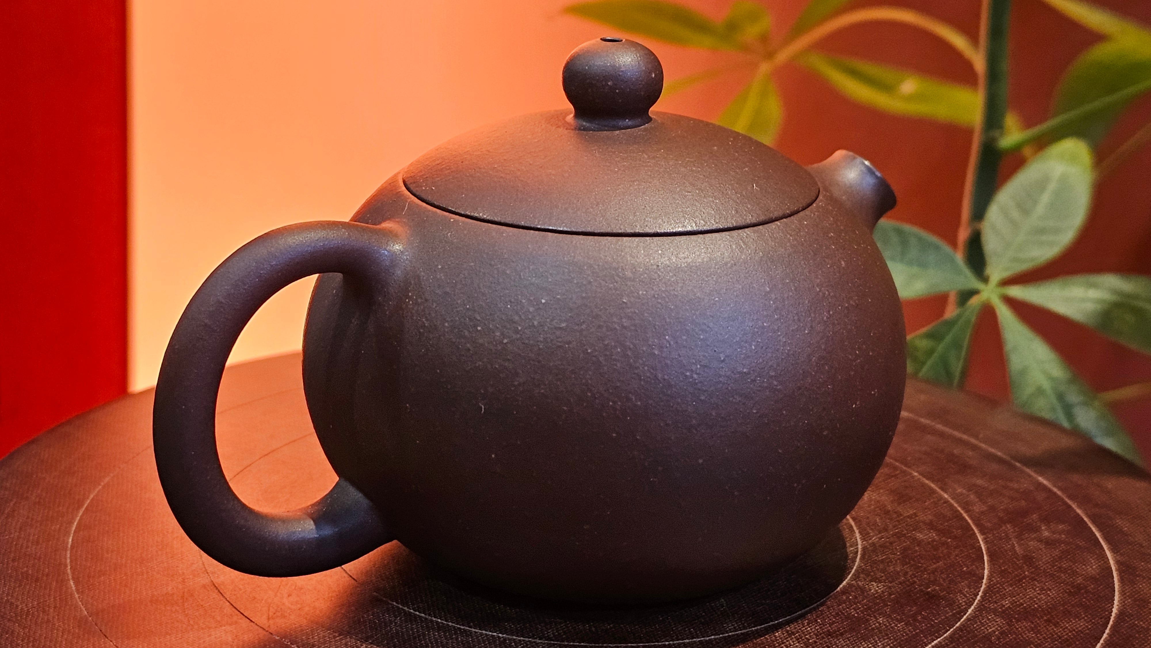 Xi Shi 西施, 155.8ml, Lao Zi Ni 老紫泥, by Craftsman Gu Xiao Ming 顾小明。