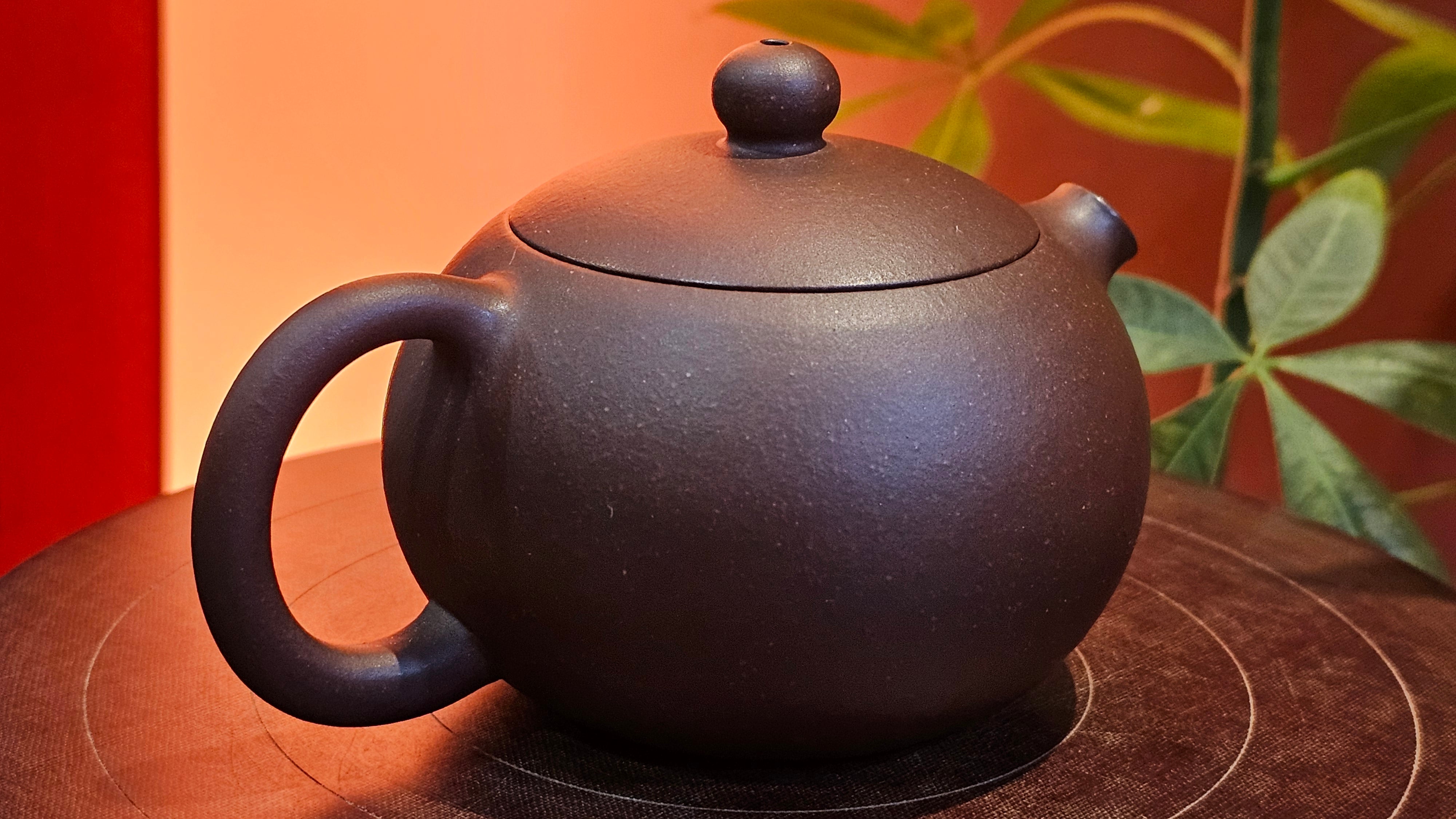 Xi Shi 西施, 155.8ml, Lao Zi Ni 老紫泥, by Craftsman Gu Xiao Ming 顾小明。