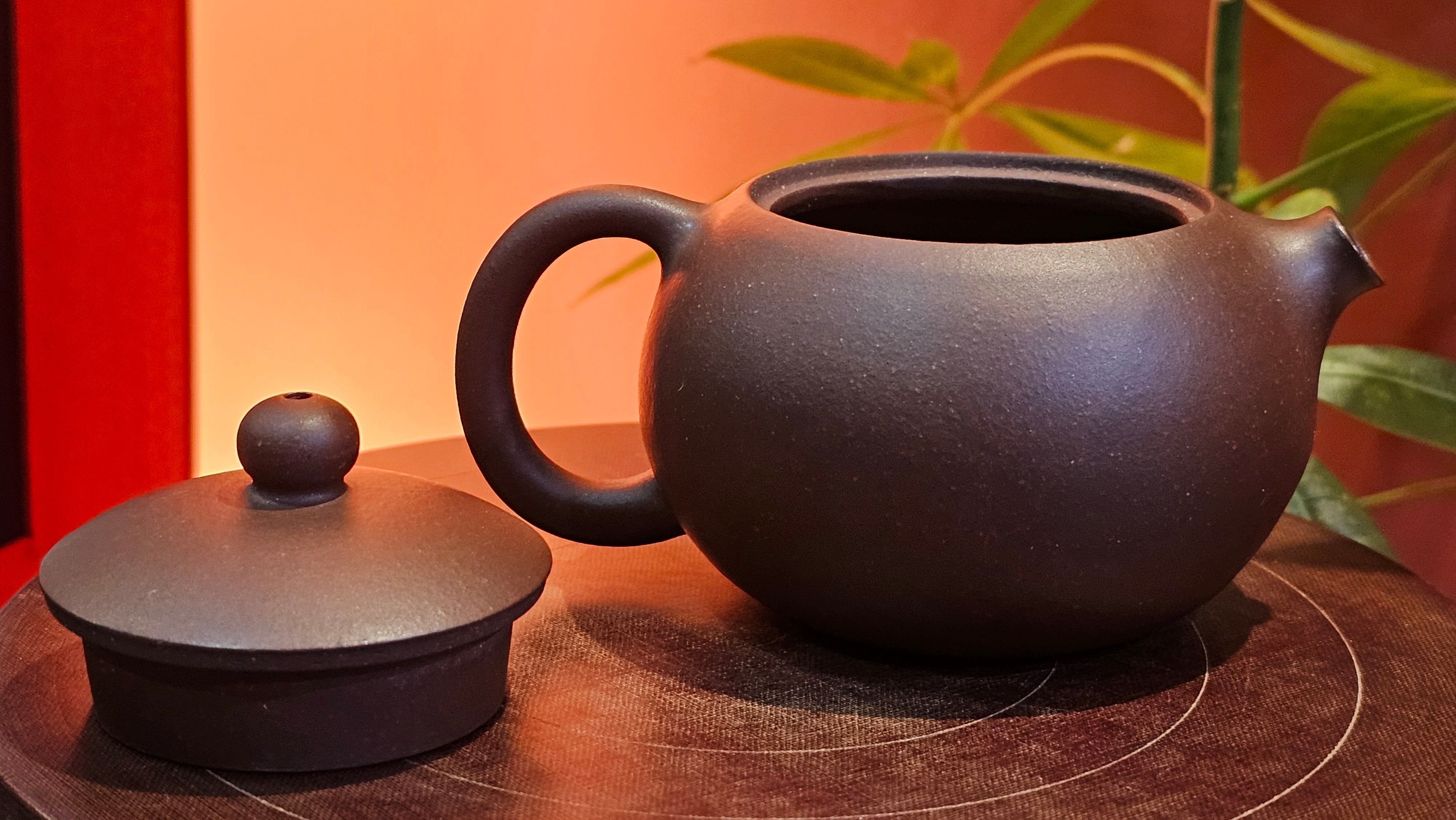 Xi Shi 西施, 155.8ml, Lao Zi Ni 老紫泥, by Craftsman Gu Xiao Ming 顾小明。