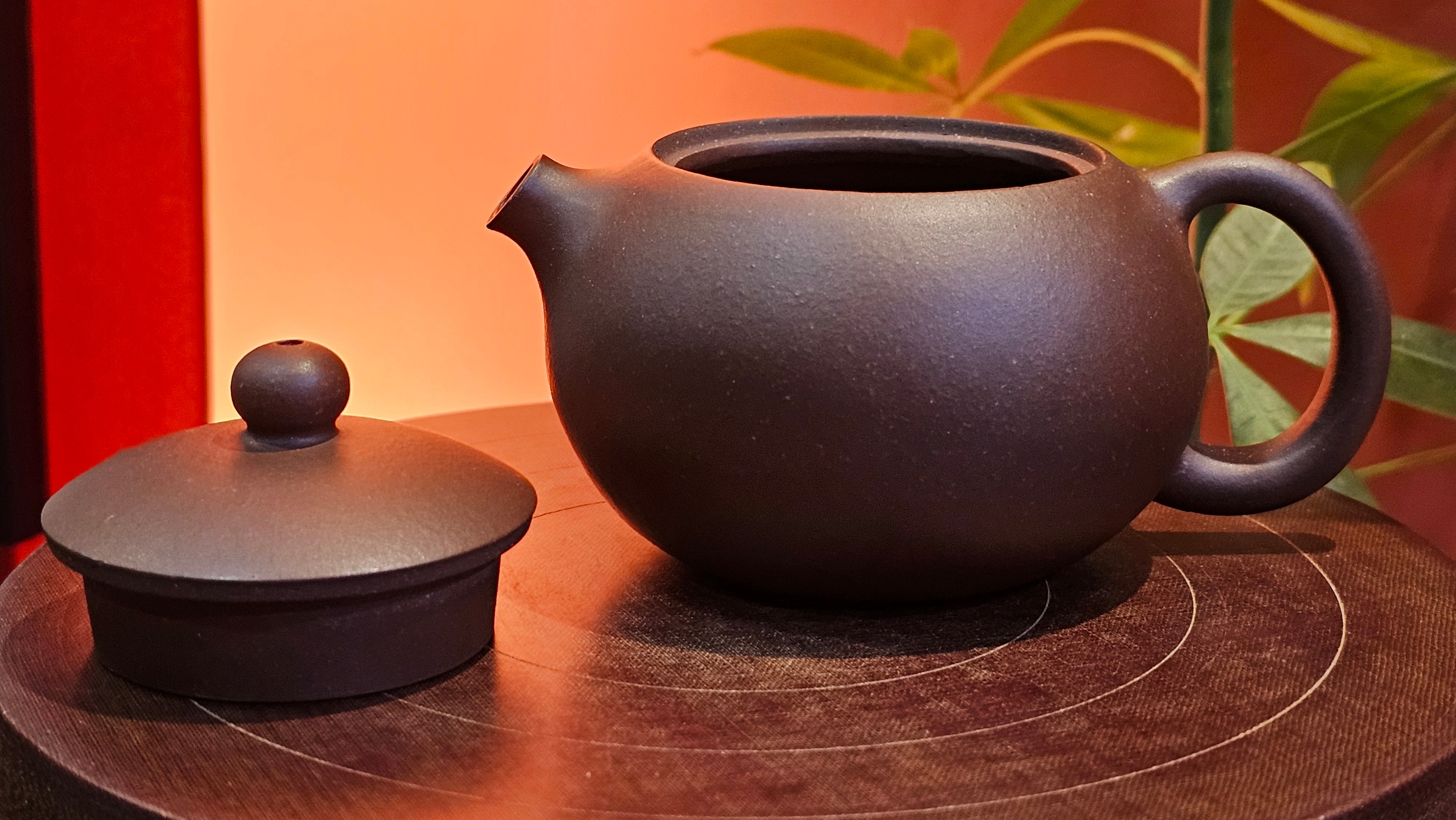 Xi Shi 西施, 155.8ml, Lao Zi Ni 老紫泥, by Craftsman Gu Xiao Ming 顾小明。