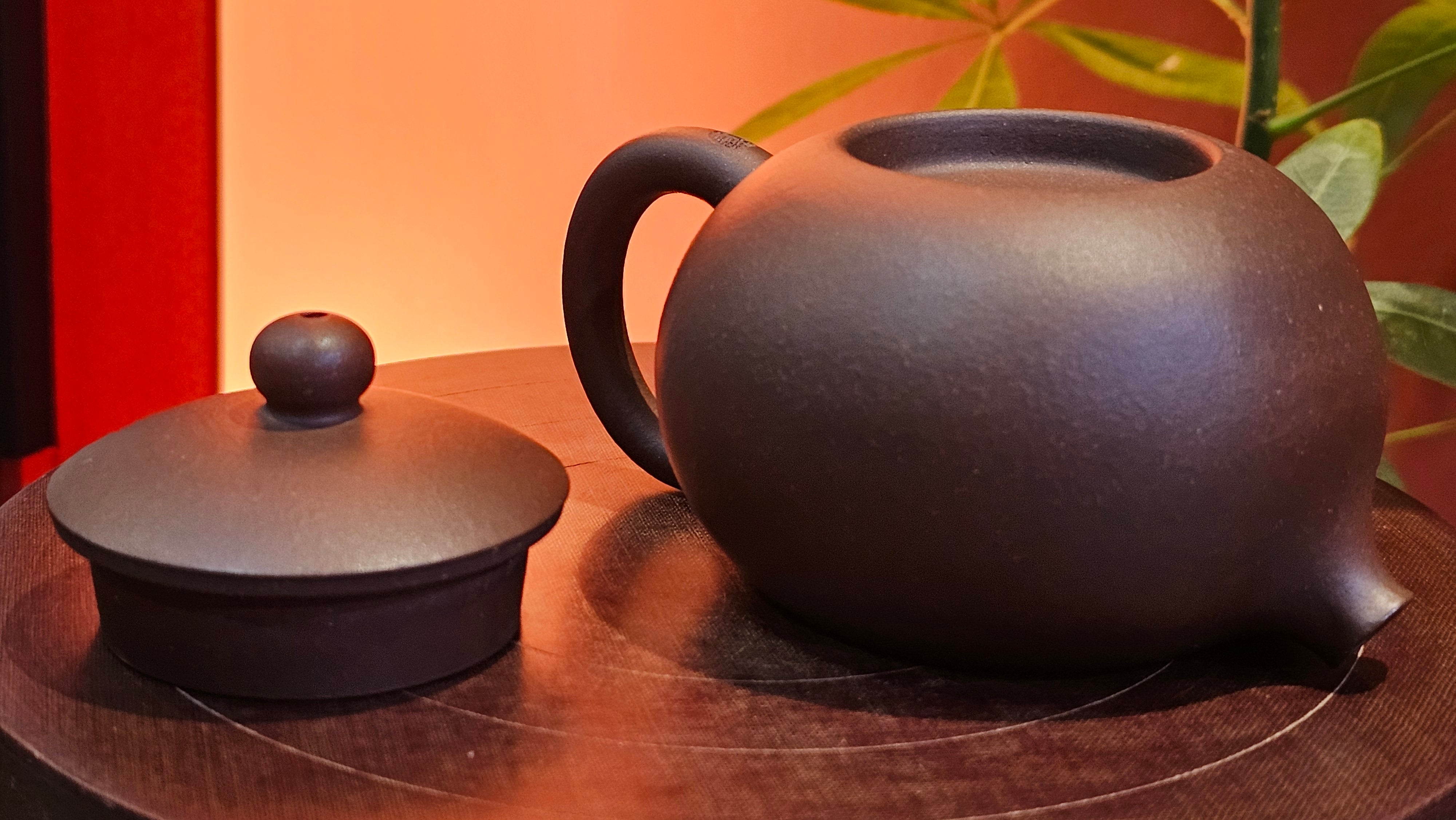 Xi Shi 西施, 155.8ml, Lao Zi Ni 老紫泥, by Craftsman Gu Xiao Ming 顾小明。