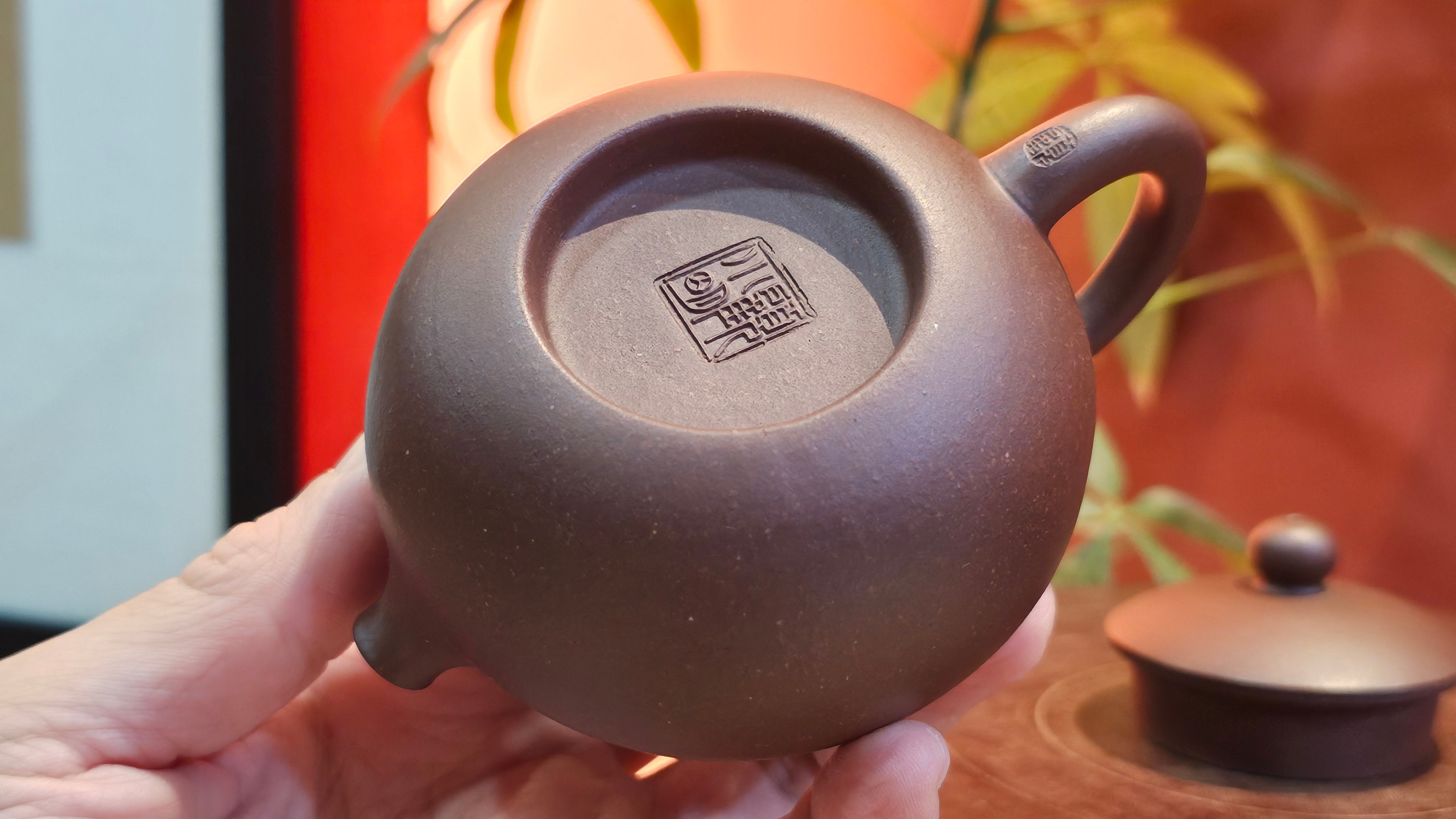 Xi Shi 西施, 155.8ml, Lao Zi Ni 老紫泥, by Craftsman Gu Xiao Ming 顾小明。