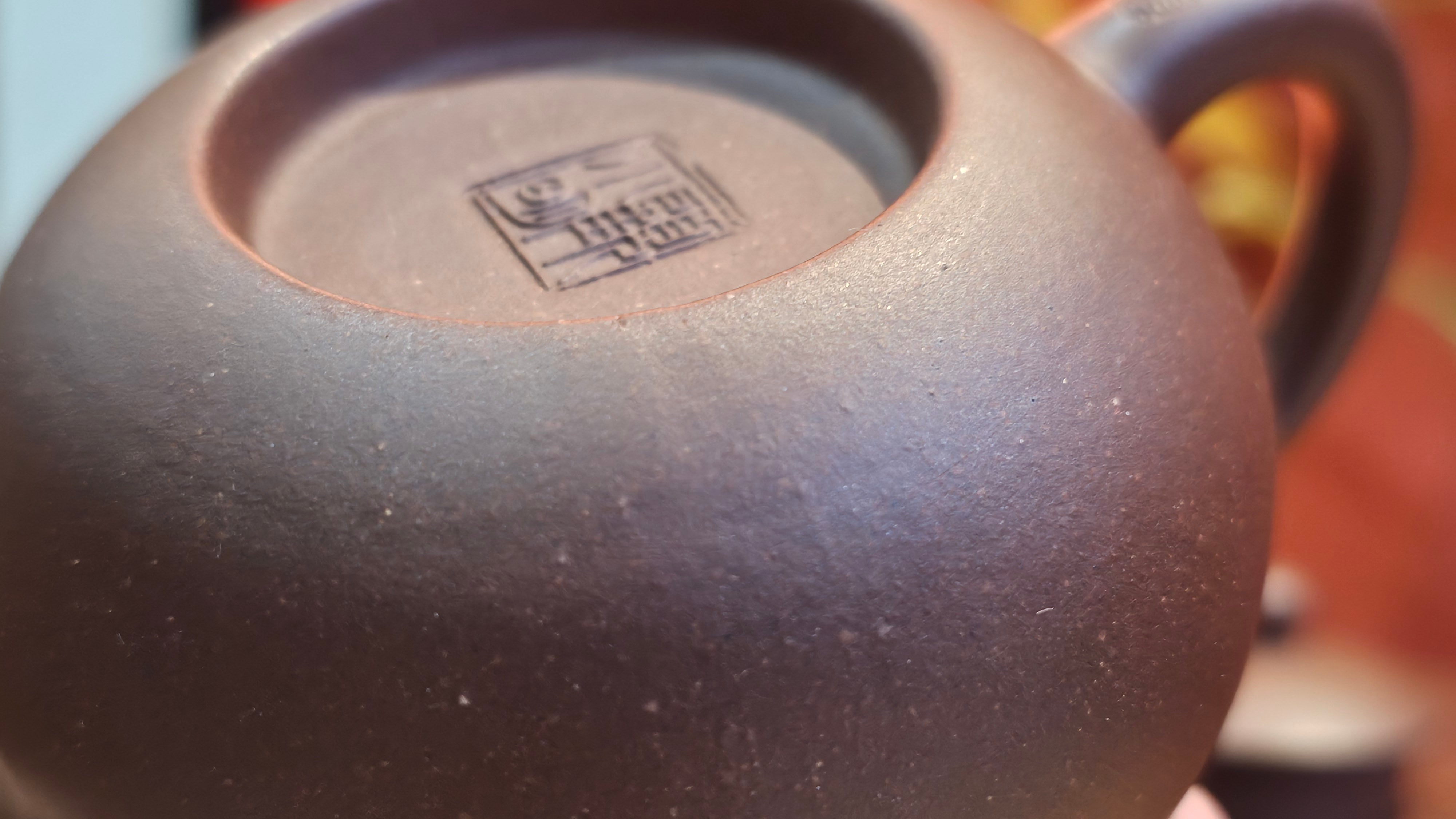 Xi Shi 西施, 155.8ml, Lao Zi Ni 老紫泥, by Craftsman Gu Xiao Ming 顾小明。