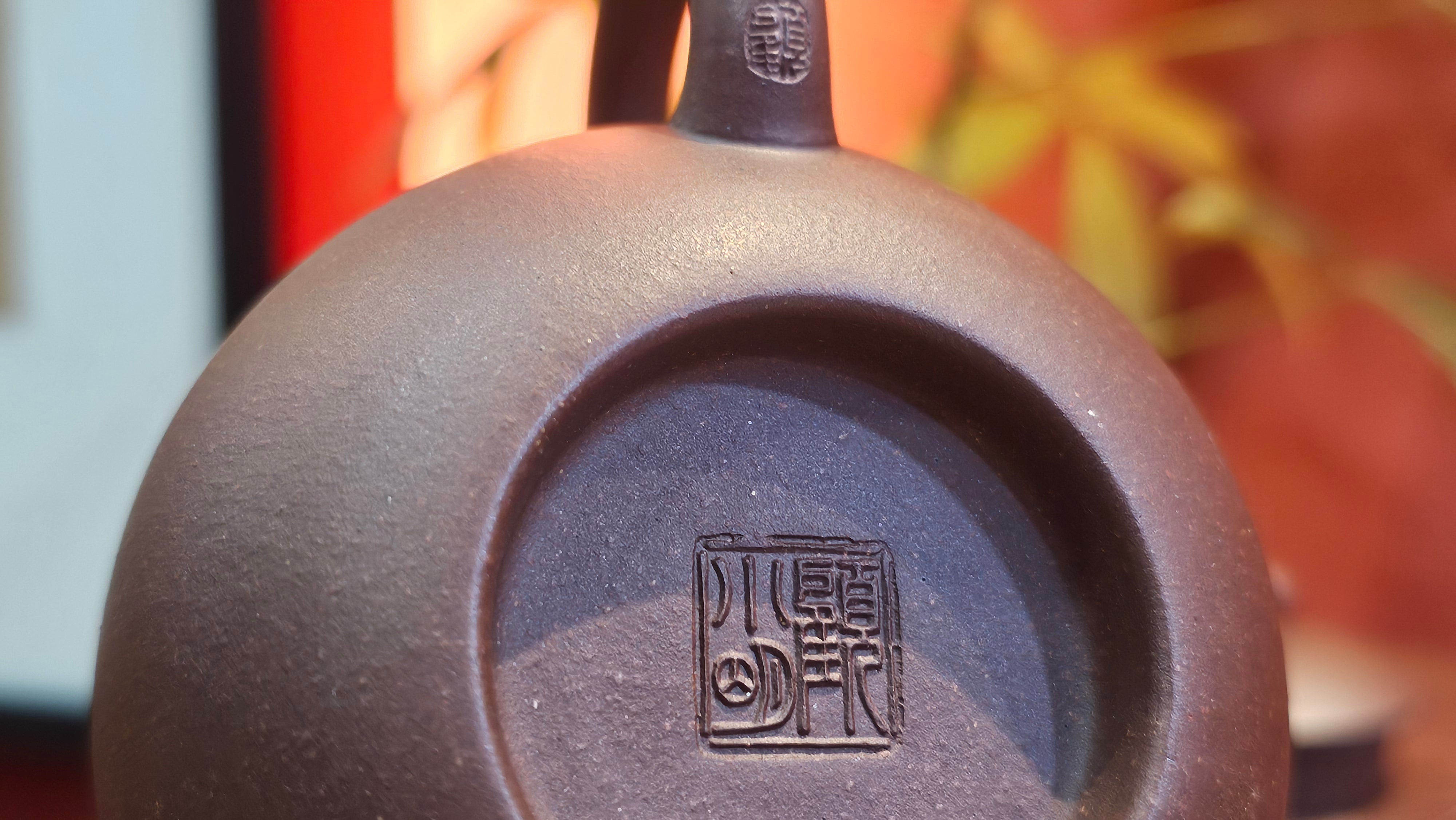 Xi Shi 西施, 155.8ml, Lao Zi Ni 老紫泥, by Craftsman Gu Xiao Ming 顾小明。