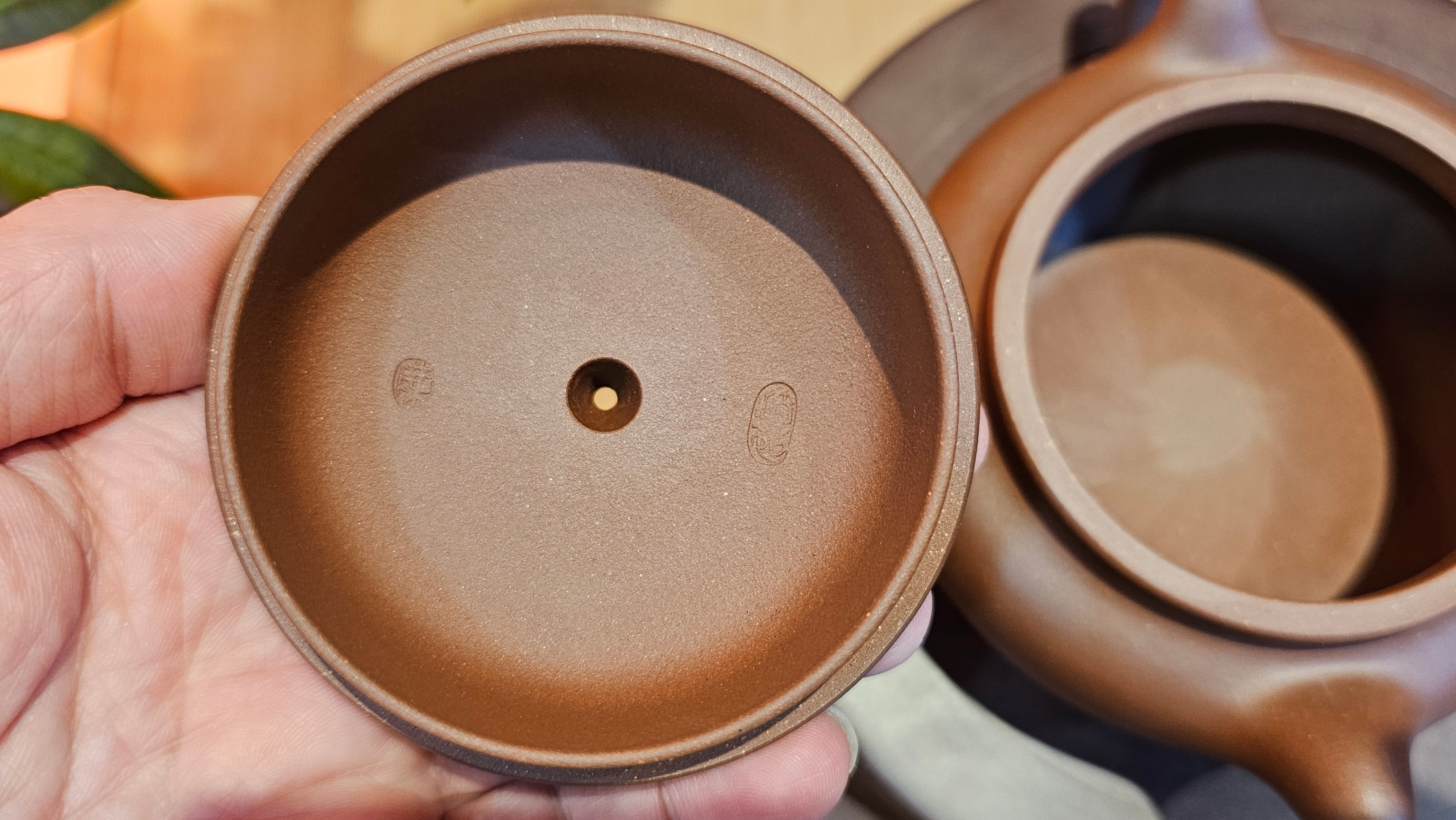 Bian Fu 扁腹, 268.6ml, Di Cao Qing Zi Ni 底槽青紫泥, by our Collaborative Craftsman Chen Fa Chu 陈法初。