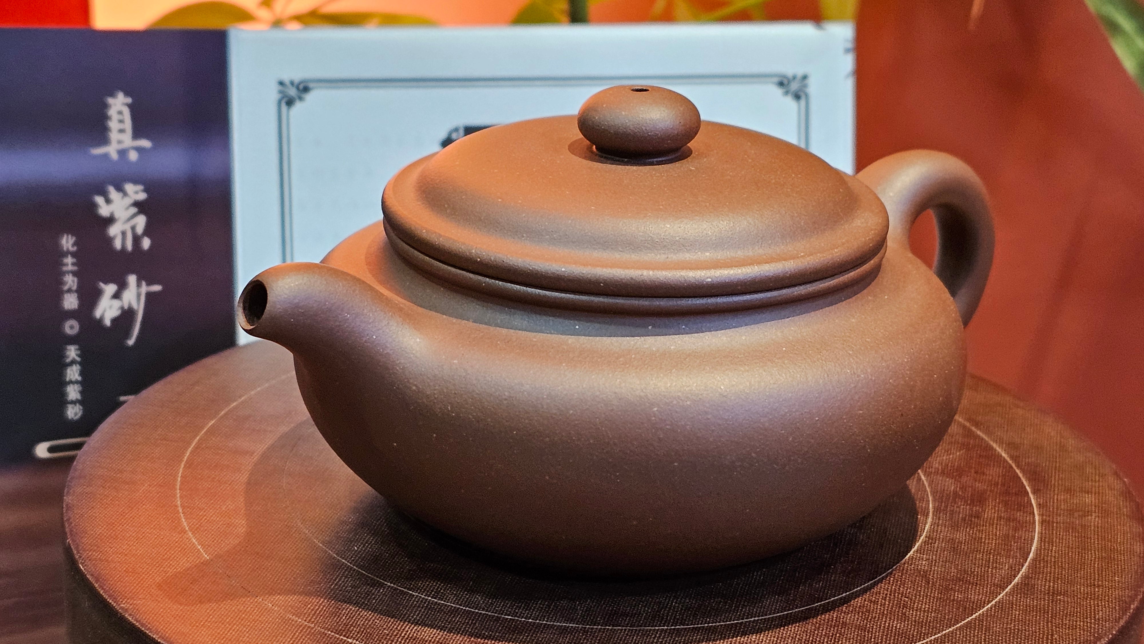 Bian Fu 扁腹, 268.6ml, Di Cao Qing Zi Ni 底槽青紫泥, by our Collaborative Craftsman Chen Fa Chu 陈法初。