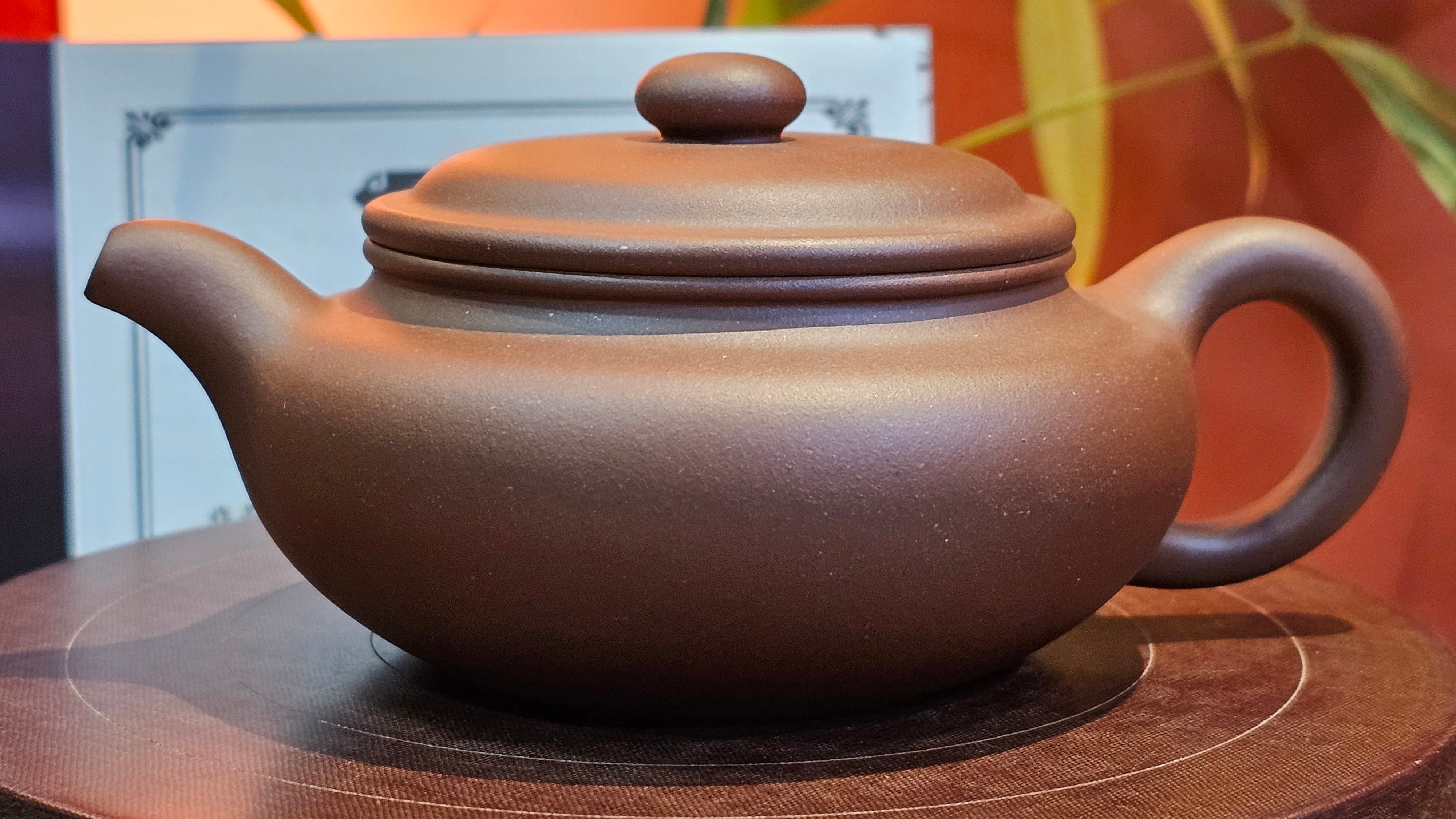 Bian Fu 扁腹, 268.6ml, Di Cao Qing Zi Ni 底槽青紫泥, by our Collaborative Craftsman Chen Fa Chu 陈法初。