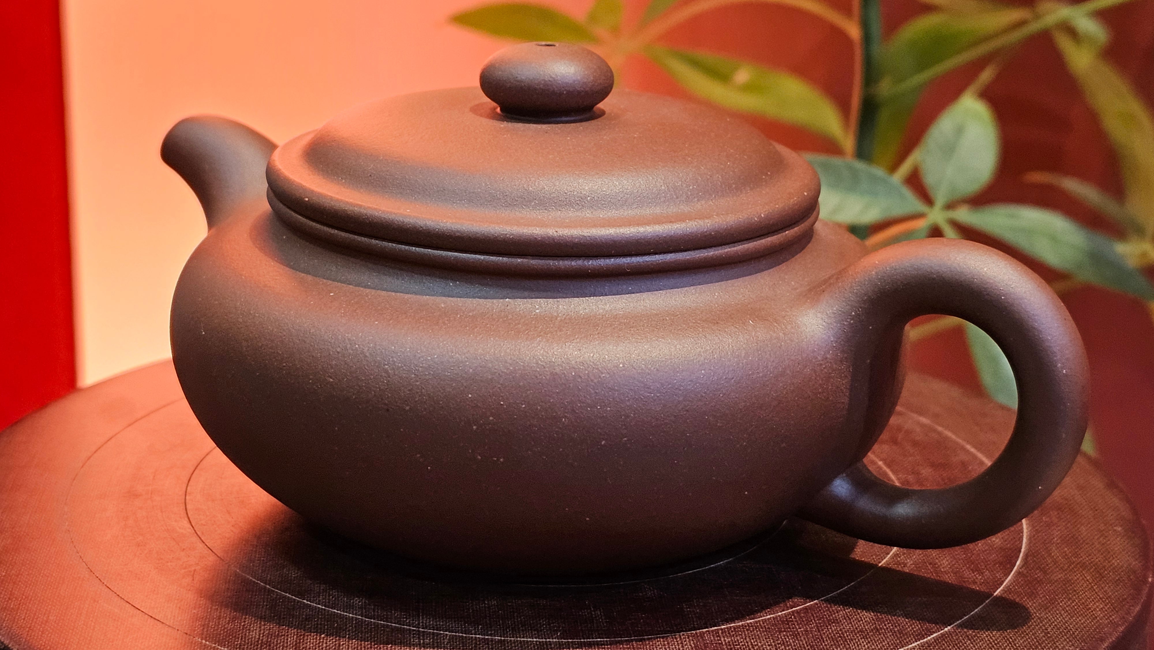 Bian Fu 扁腹, 268.6ml, Di Cao Qing Zi Ni 底槽青紫泥, by our Collaborative Craftsman Chen Fa Chu 陈法初。